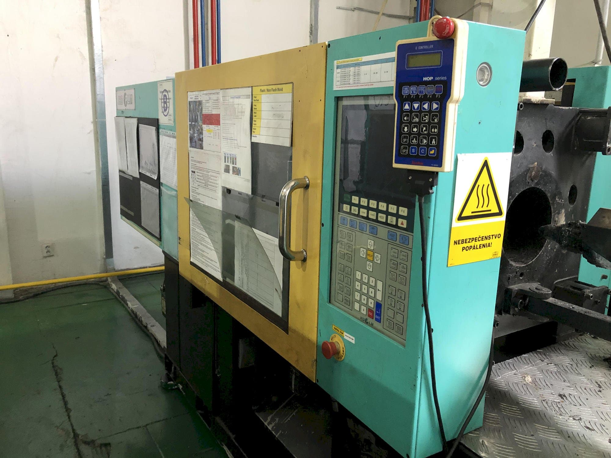 Čelní pohled na Hyundai K-120V stroj