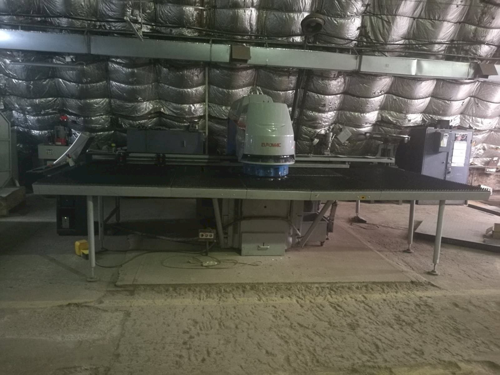 Čelní pohled na Euromac STX Flex 12 stroj