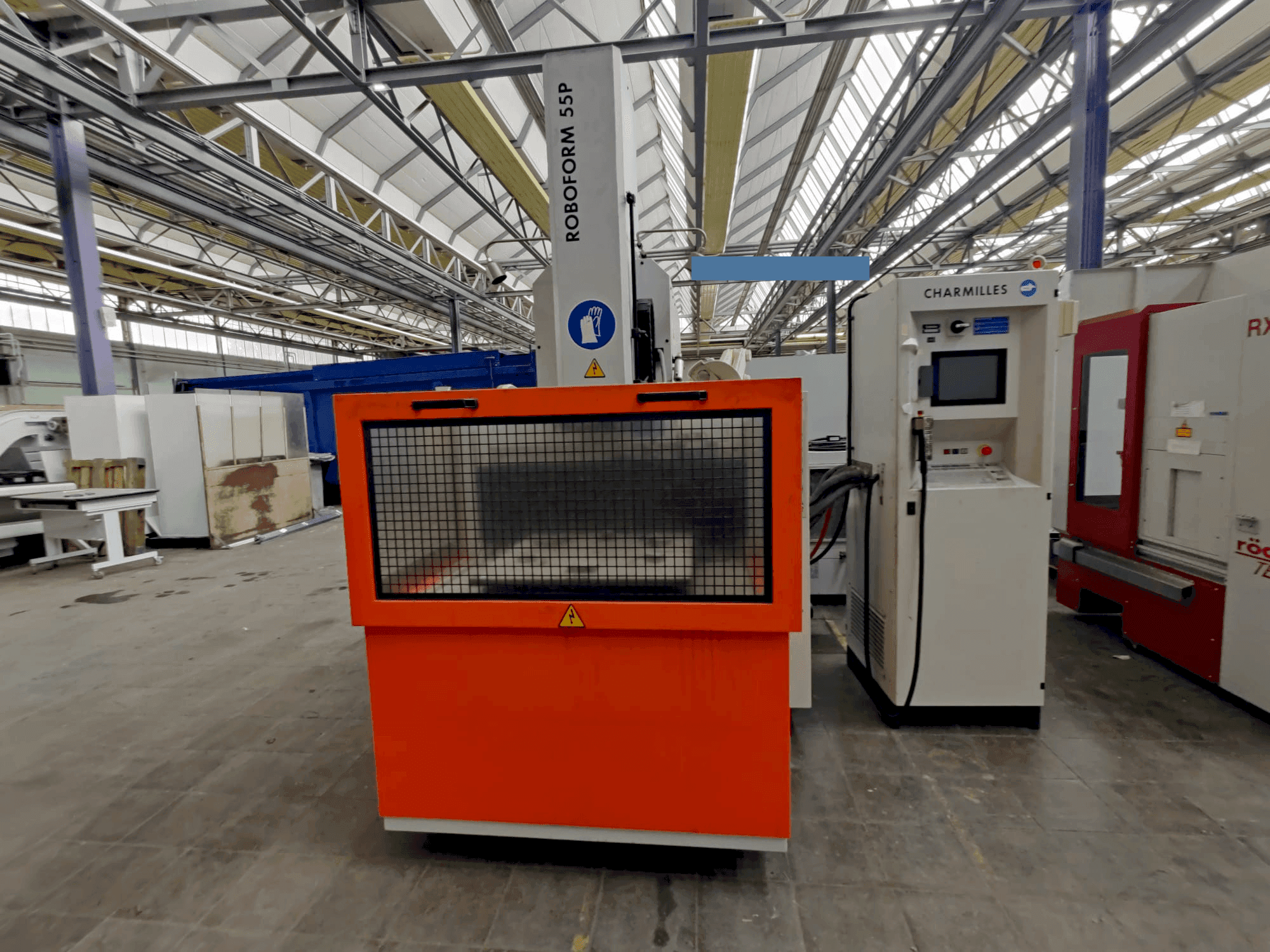 Čelní pohled na CHARMILLES ROBOFORM 55P stroj