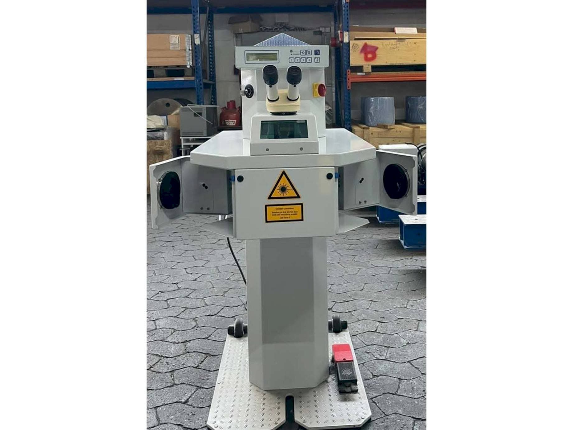 Čelní pohled  na ALPHA LASER ALO 30  stroj