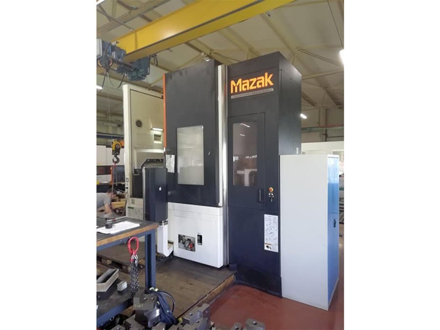 Čelní pohled na Mazak MEGATURN NEXUS 900 stroj