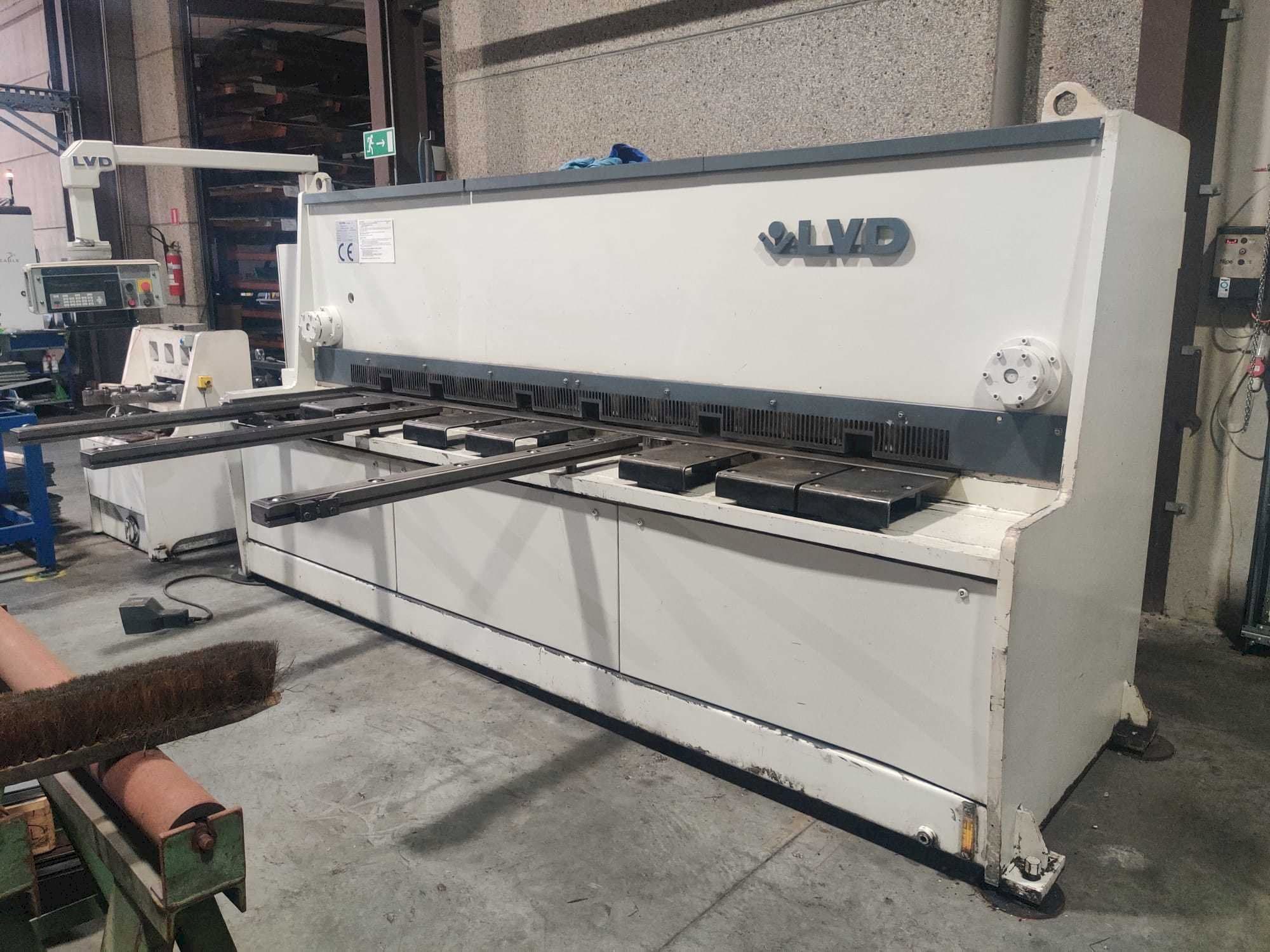 Čelní pohled  na LVD HST-E 31/10  stroj