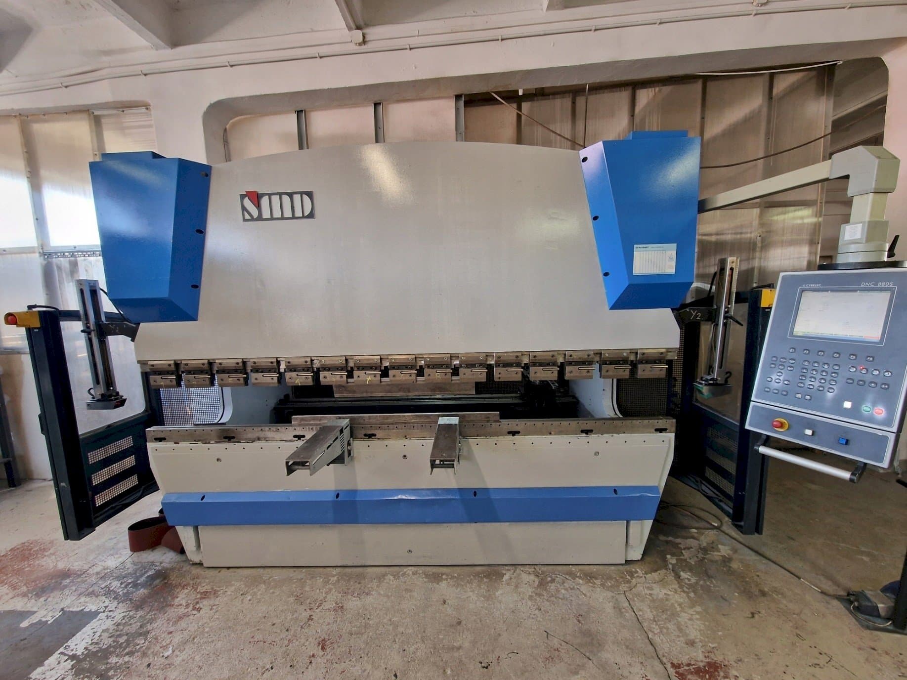 Čelní pohled na SMD PBH 3100 stroj