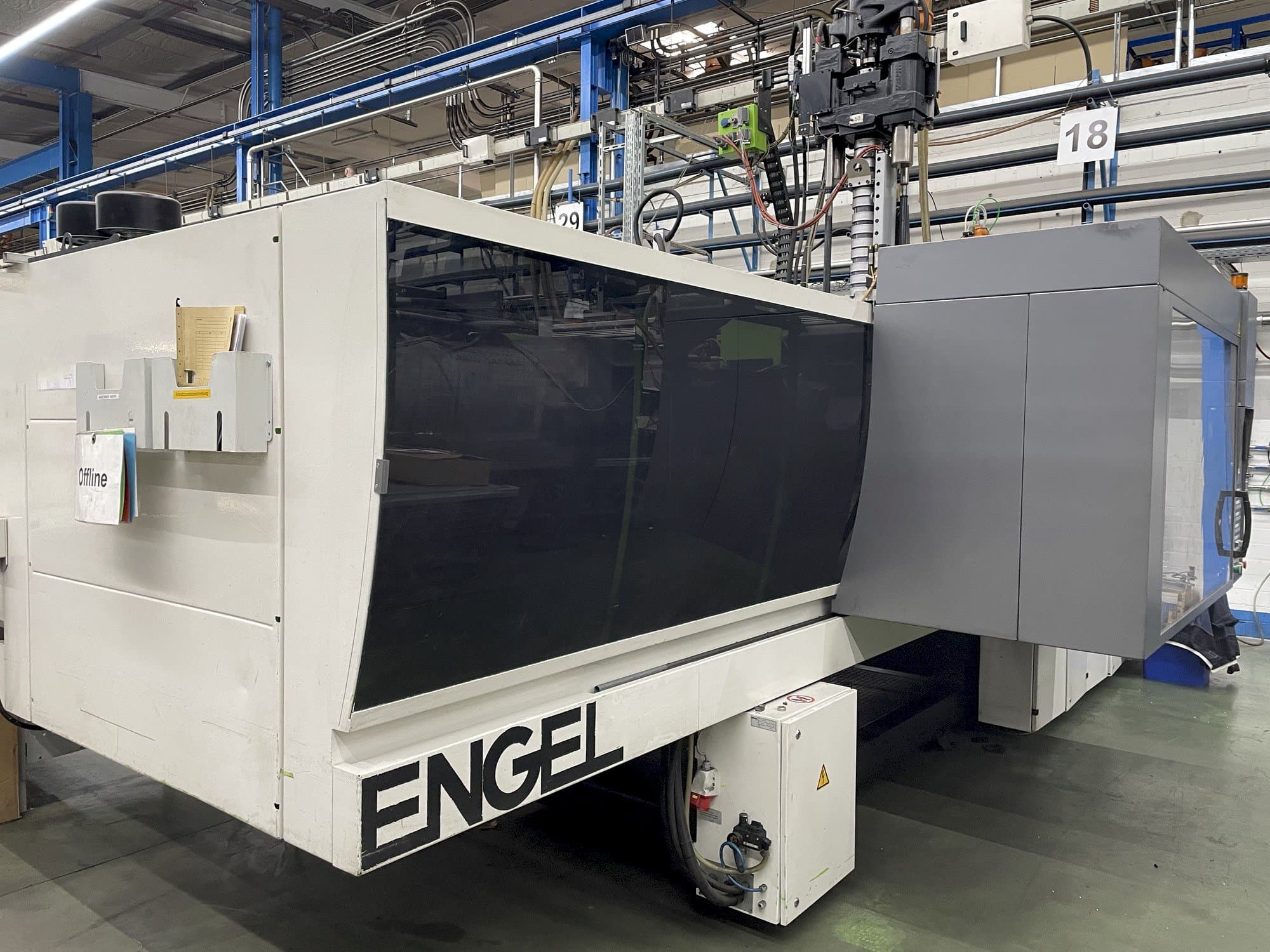 Čelní pohled na ENGEL VICTORY 1350H500V/350 Combi stroj
