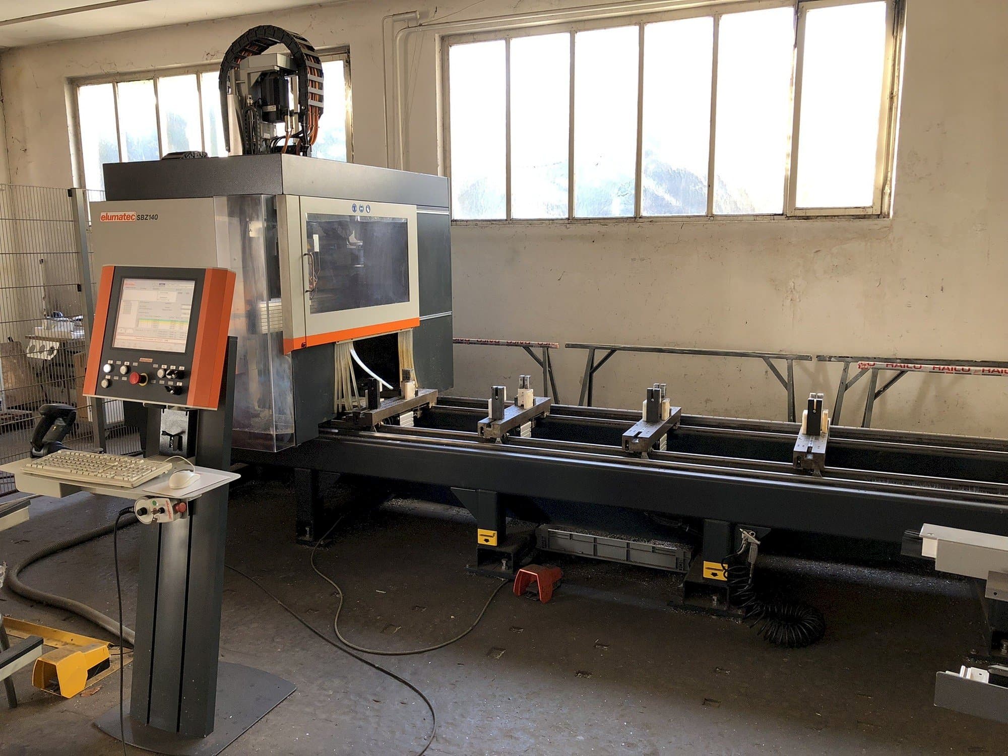 Čelní pohled na Elumatec SBZ 140/60 stroj