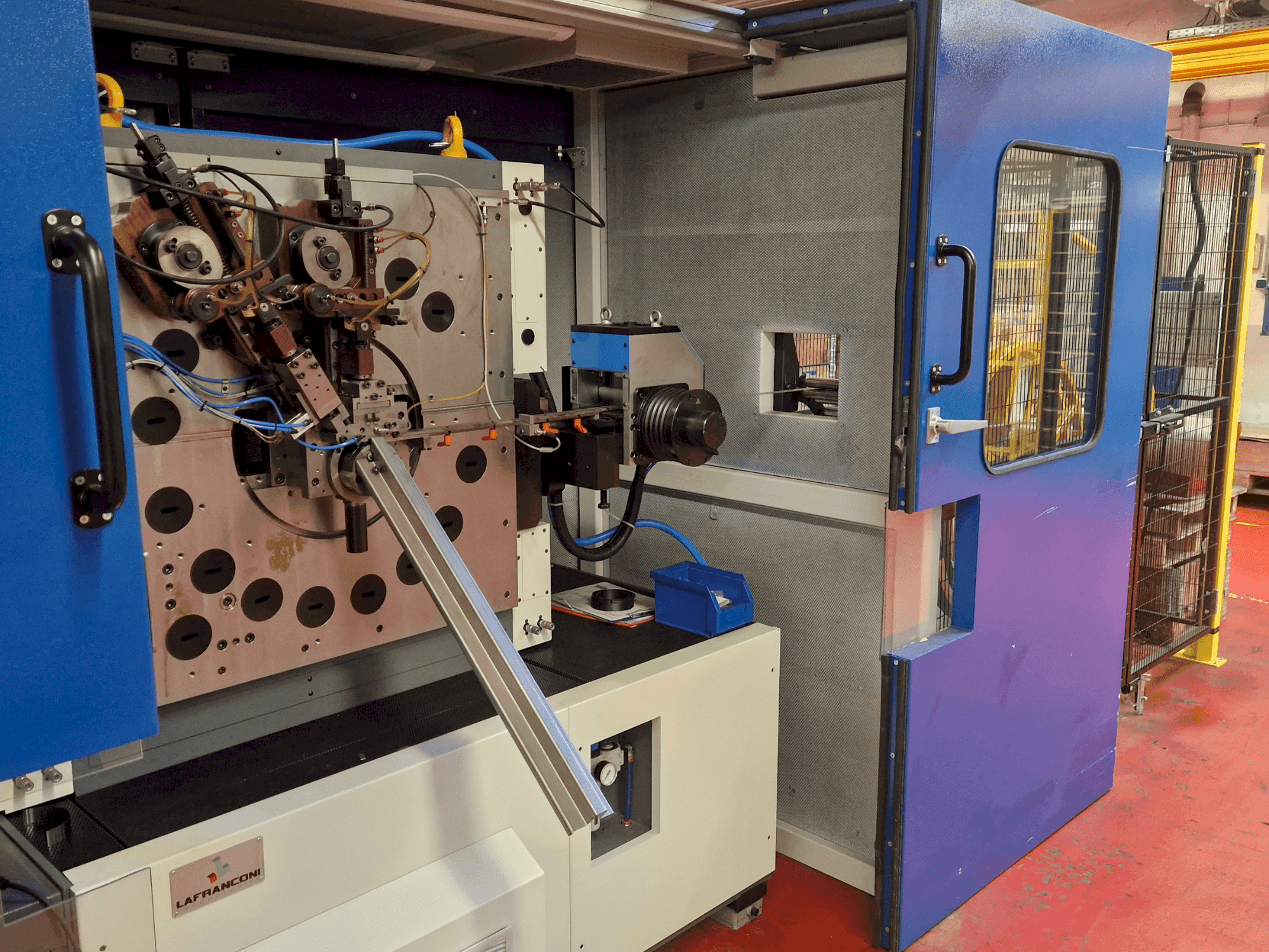 Čelní pohled na LAFRANCONI LM 400 stroj