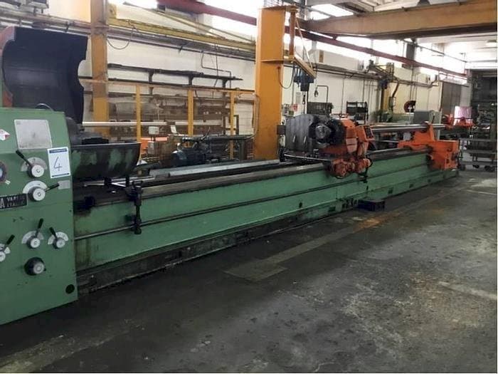 Čelní pohled na PONTIGGIA NH 450 stroj