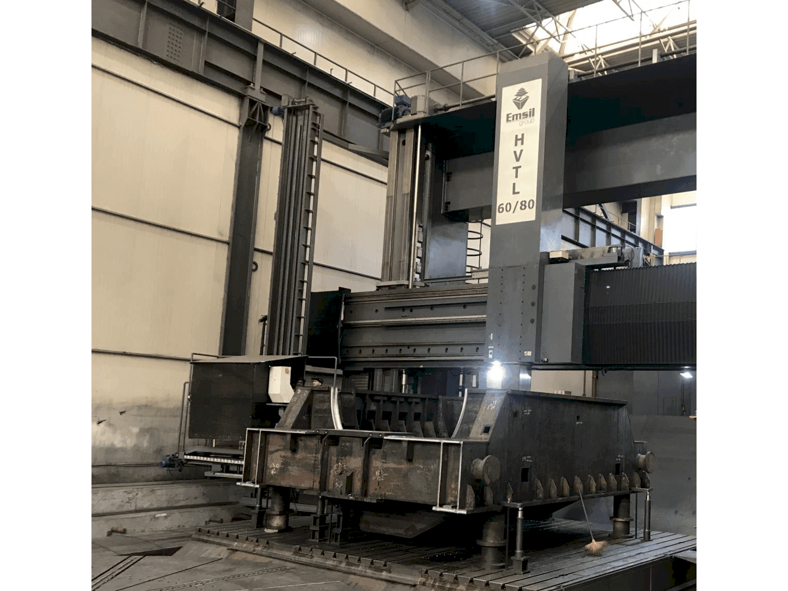 Čelní pohled na Emsil HVTL 60/80 stroj