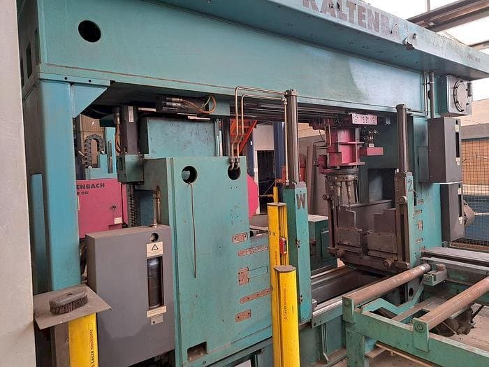 Levý boční pohled na KALTENBACH KDX5 1015 stroj