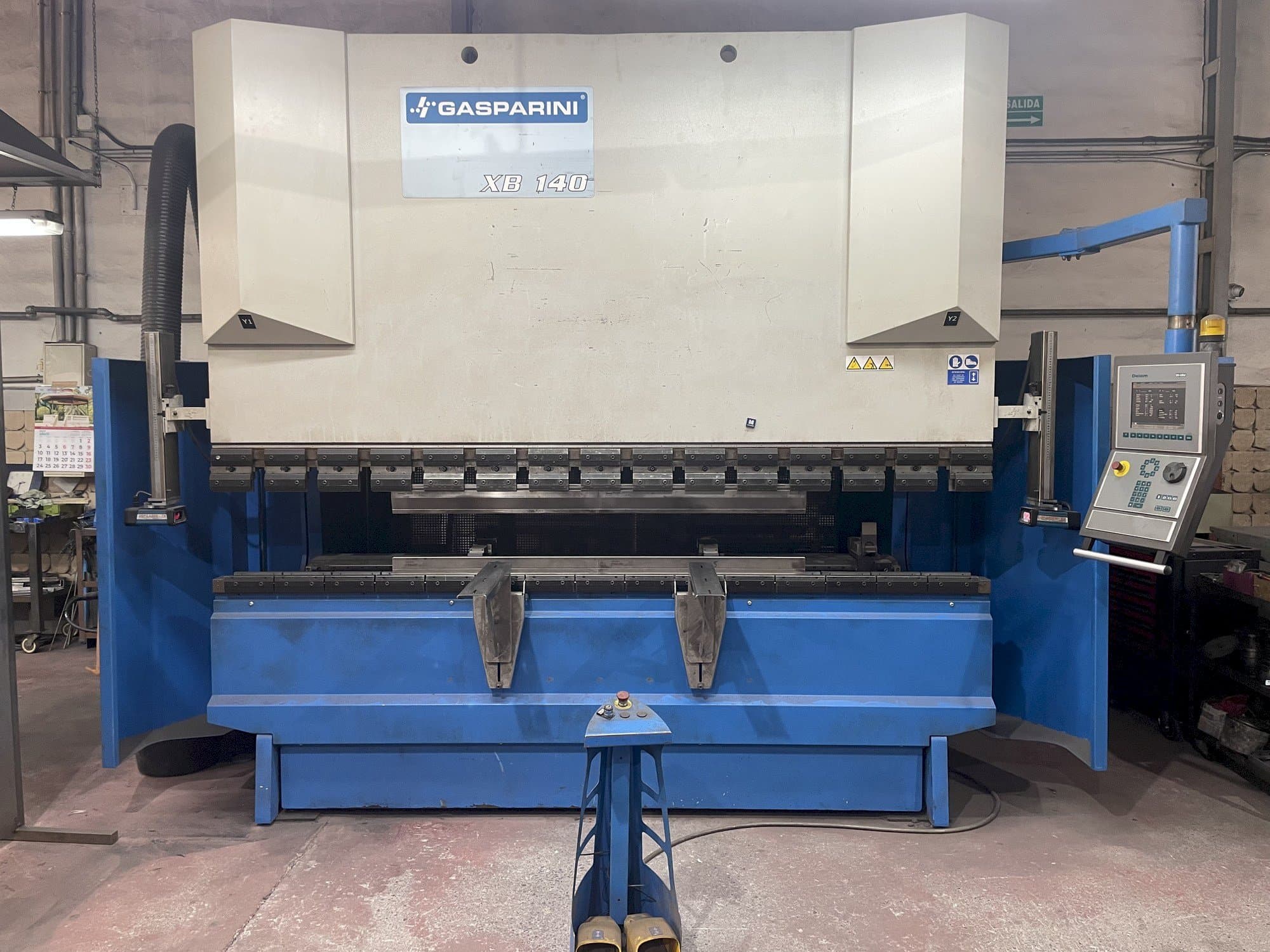 Čelní pohled na GASPARINI X-BASIC 140/3000 stroj
