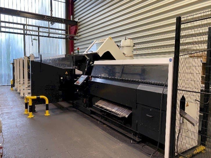 Čelní pohled na RSA RASACUT SC 1000 stroj