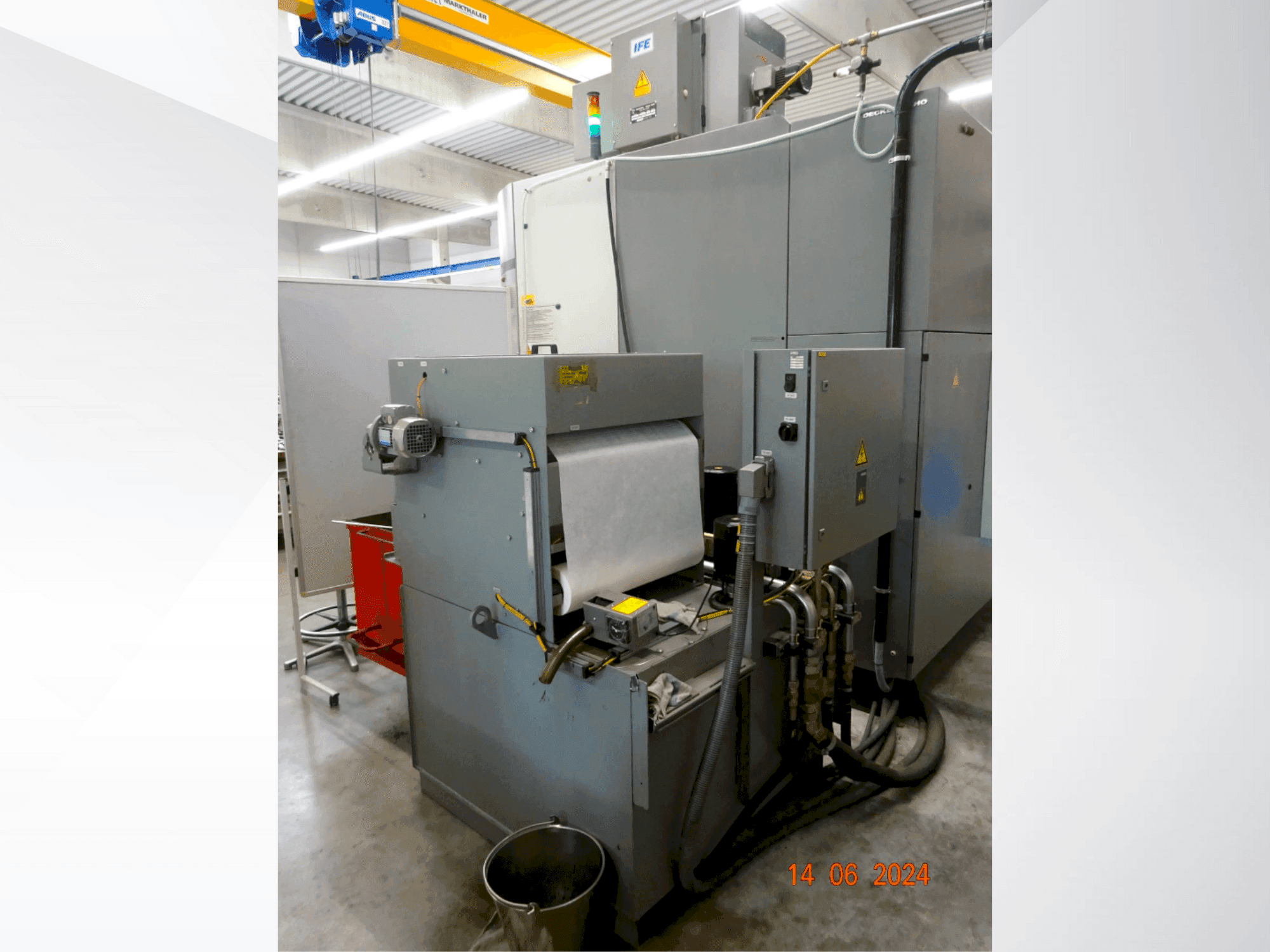 Čelní pohled  na DMG DMU 80 MonoBlock  stroj