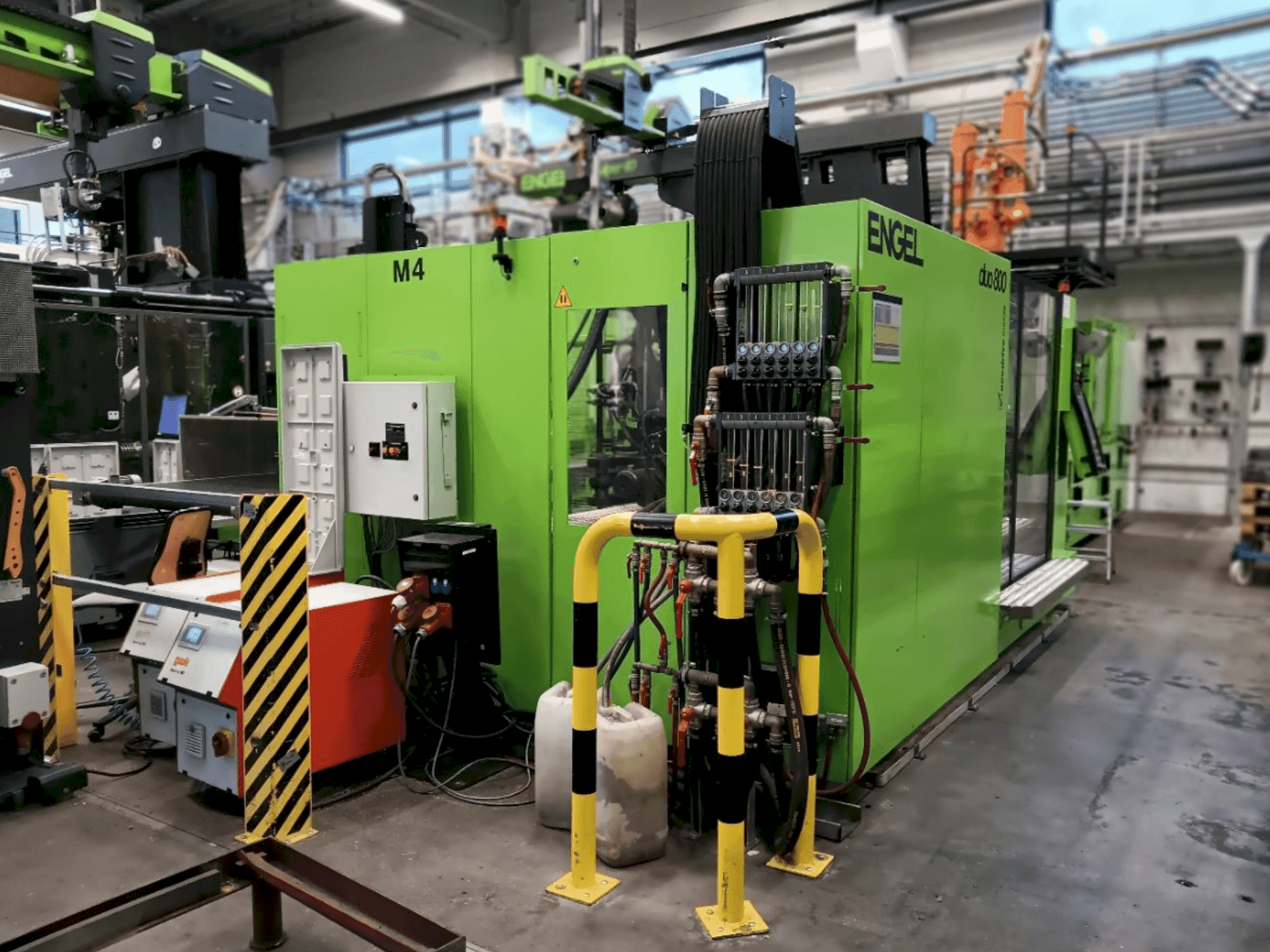 Levý pohled  na Engel Duo 11050/800  stroj