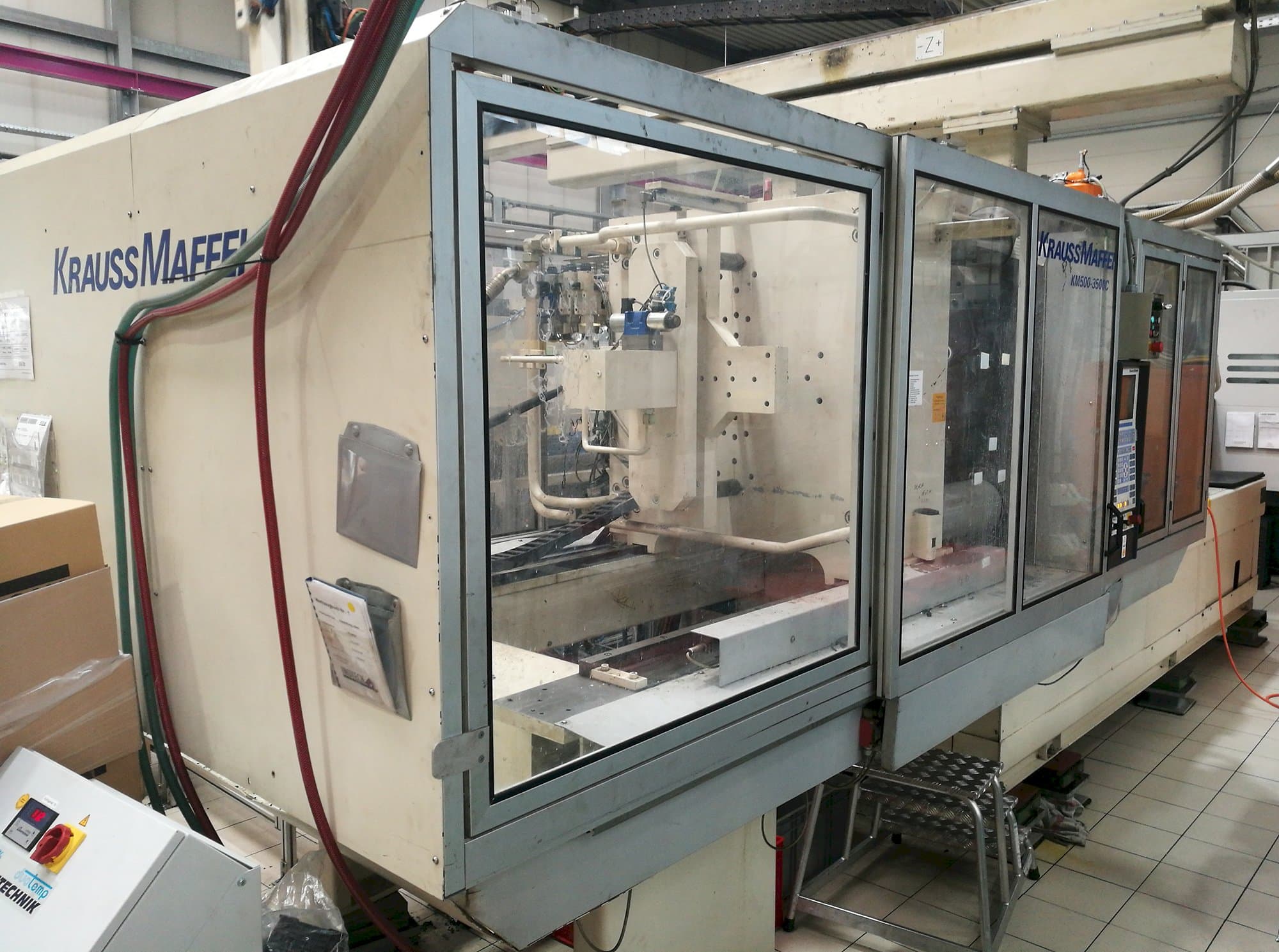 Levý pohled  na Krauss Maffei KM 500-3500 C1 stroj