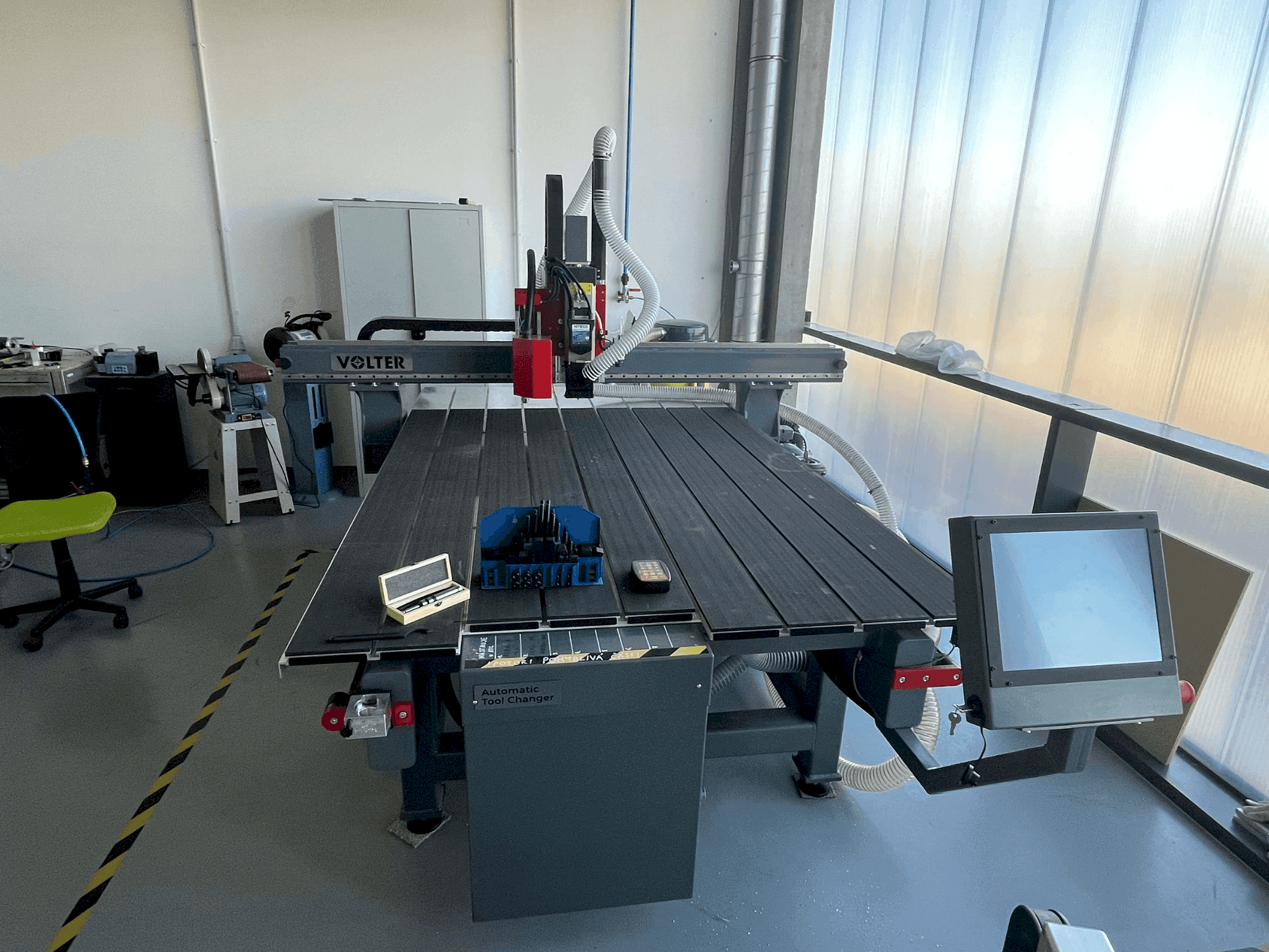 Čelní pohled  na VOLTER L2016  stroj