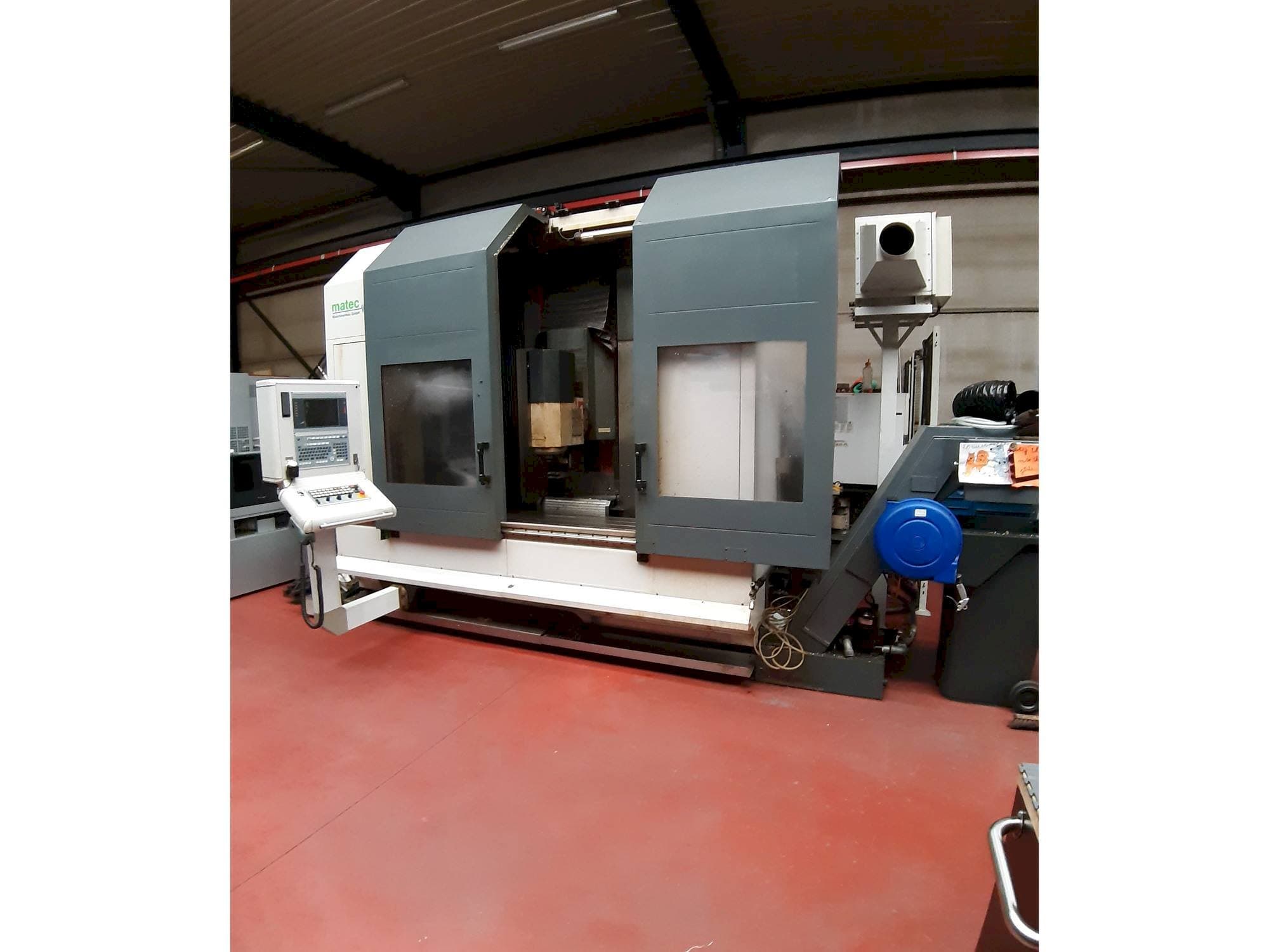 Čelní pohled na Matec 30 HV stroj