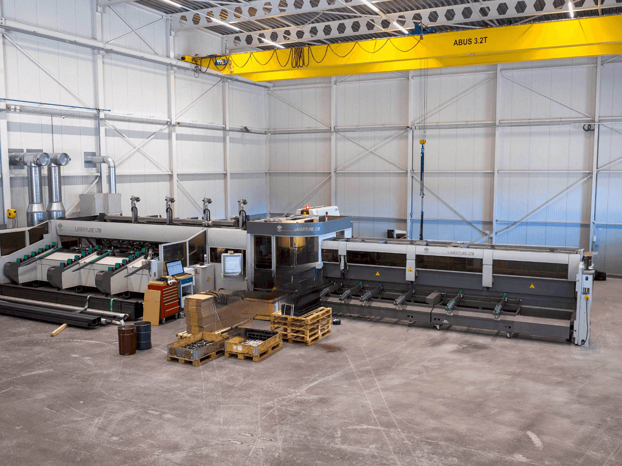 Čelní pohled na BLM Adige LT8 4kW Co2 stroj