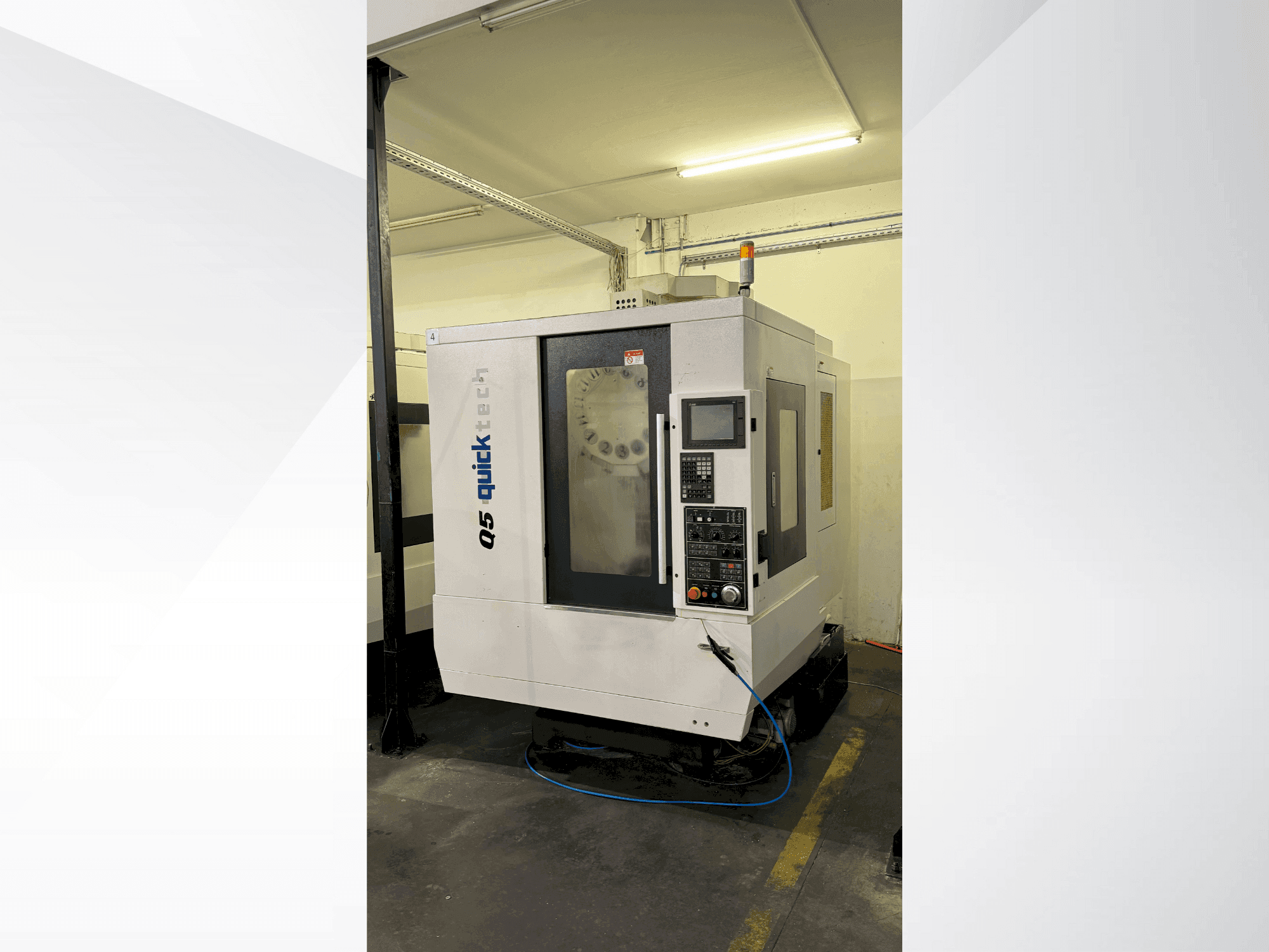 Čelní pohled na Quick-Tech Q5 stroj