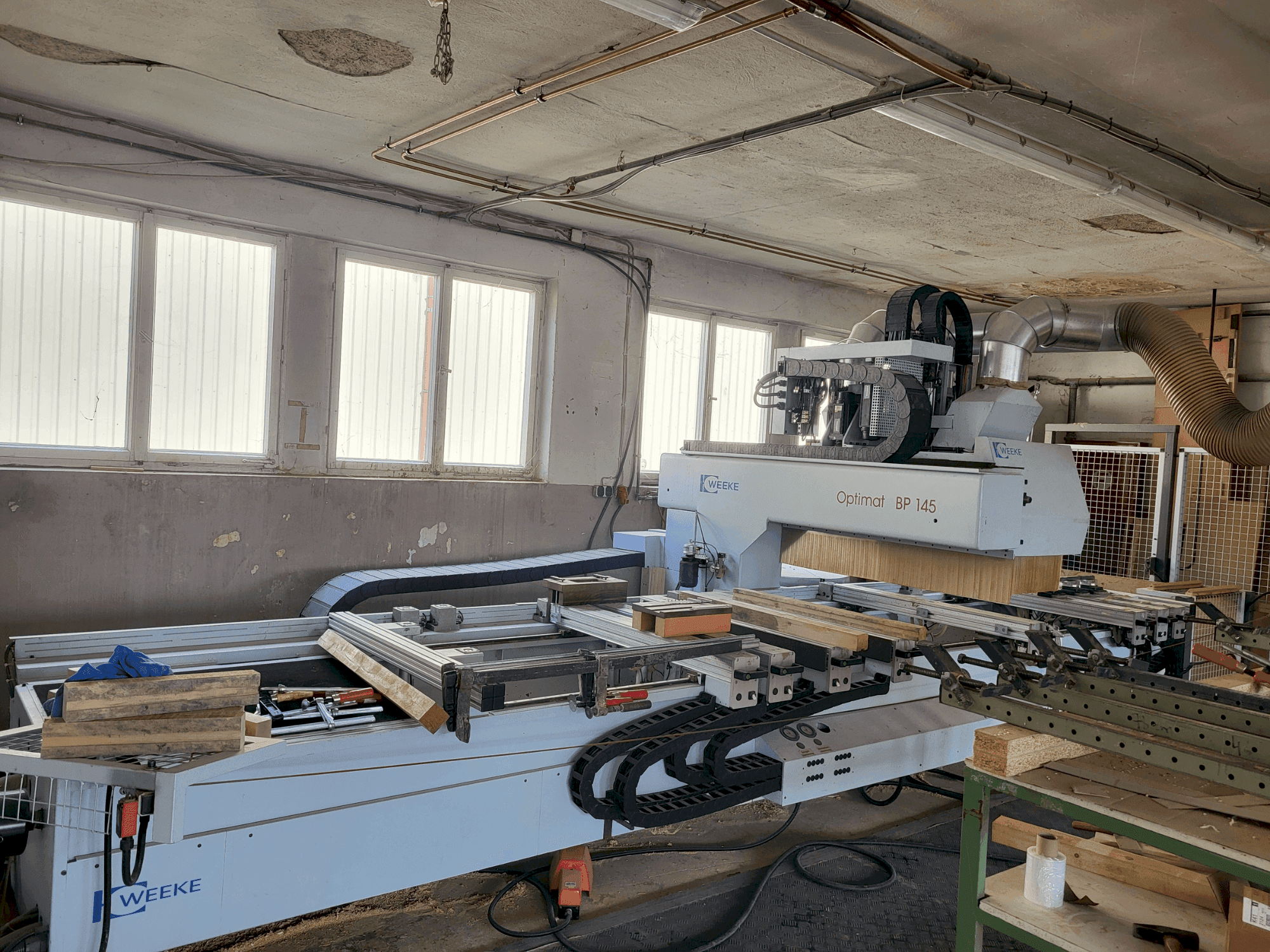 Čelní pohled na Weeke Optimat BP145 stroj