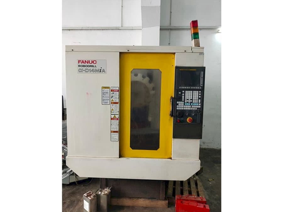 Čelní pohled na FANUC Alpha-D14MiA stroj