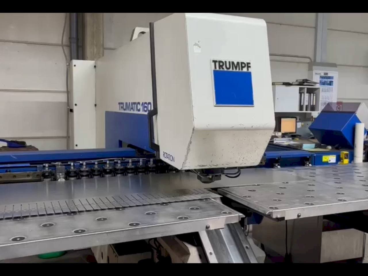 Čelní pohled na Trumpf Trumatic 160 stroj