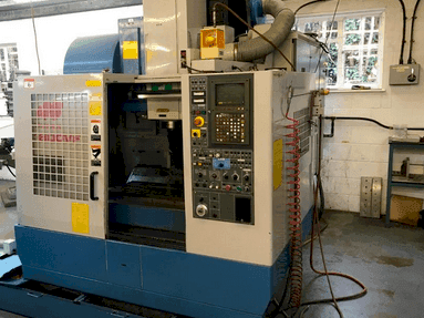 Čelní pohled na Matsuura MC 600 VF stroj