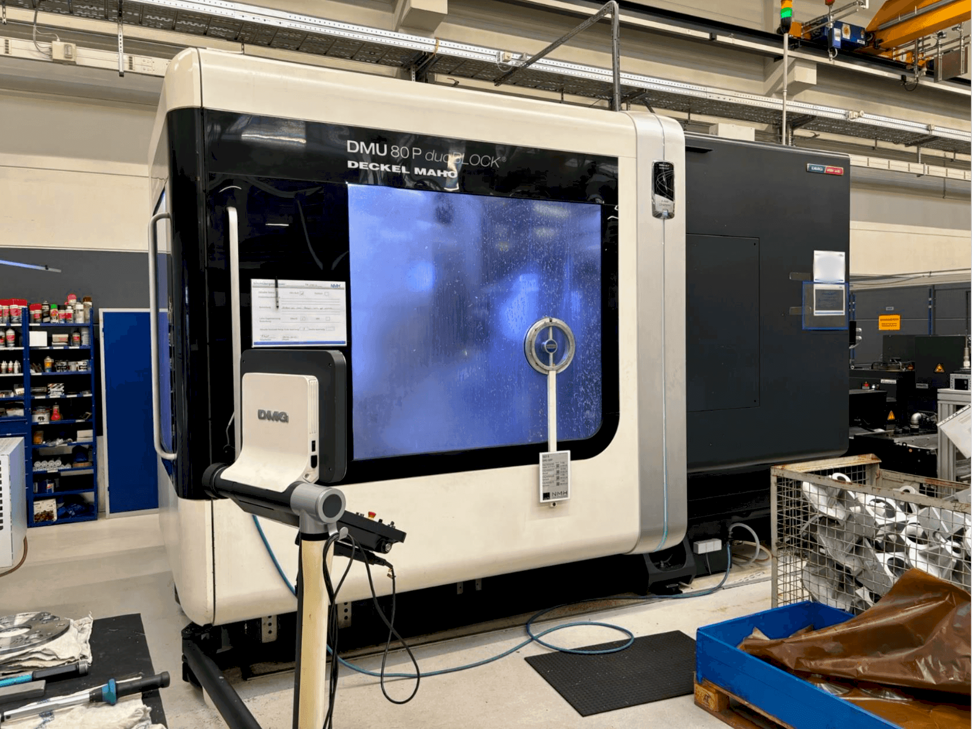 Čelní pohled  na DMG MORI 80 P Duoblock  stroj