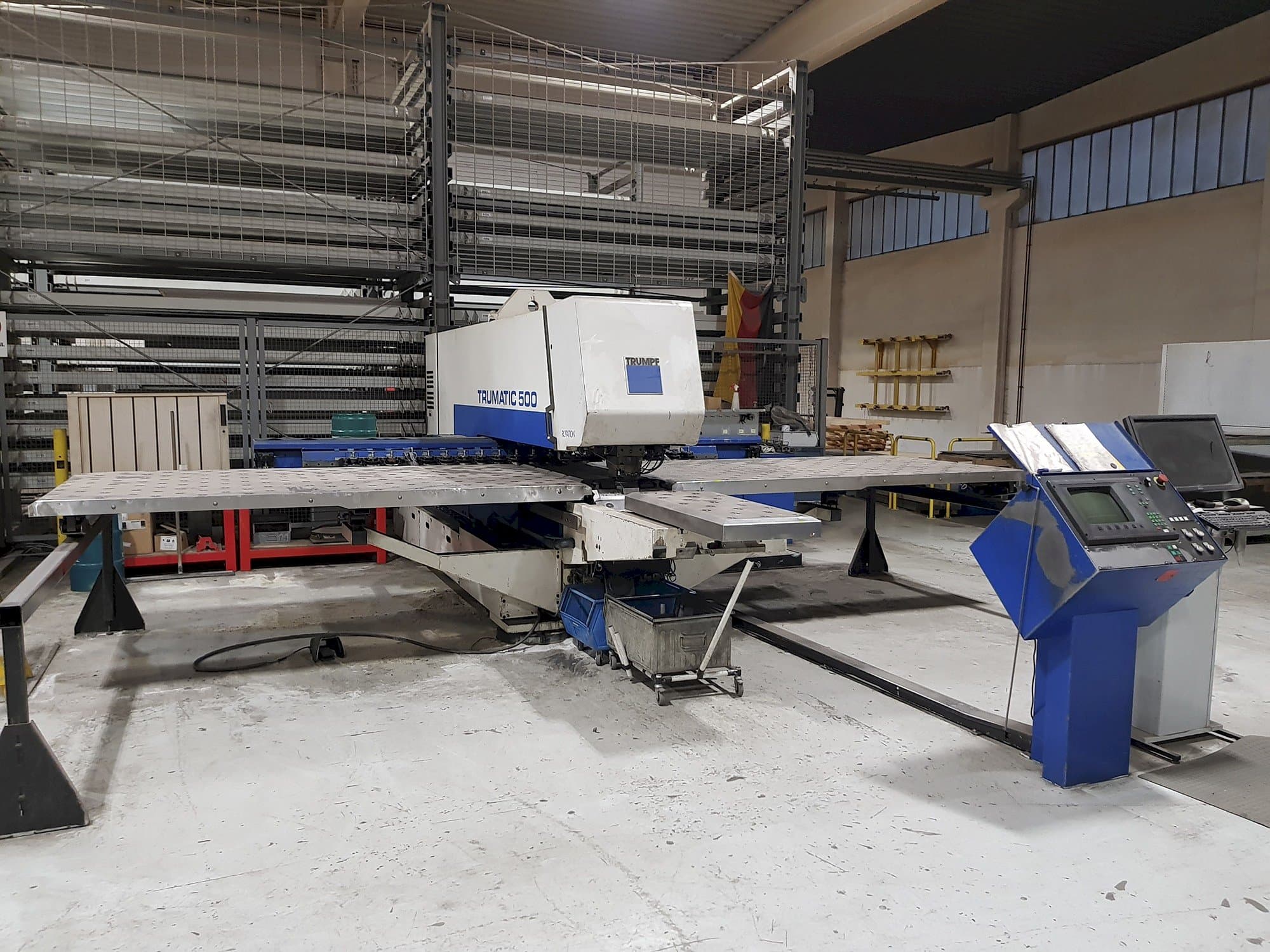 Čelní pohled na Trumpf Trumatic 500 stroj