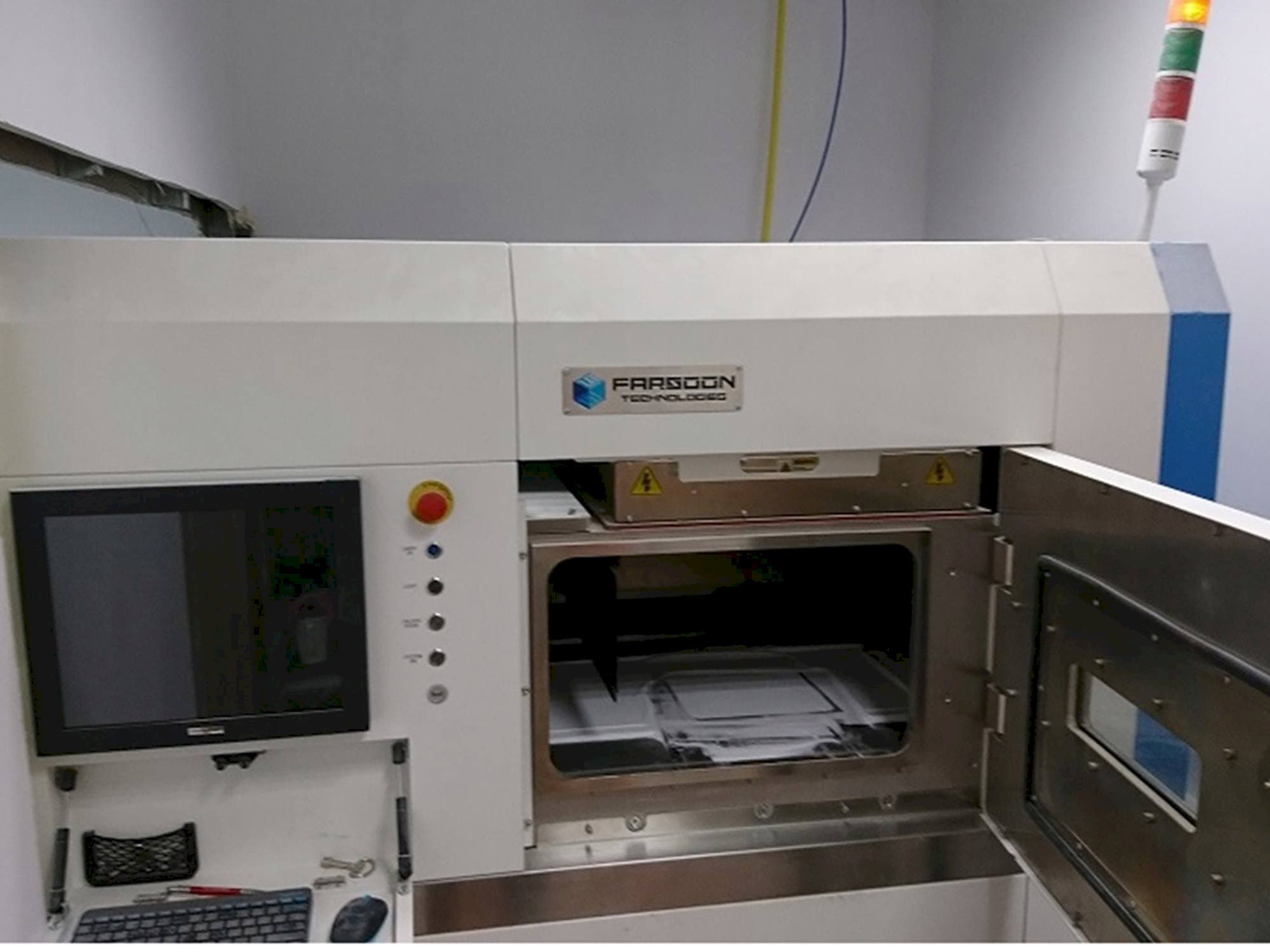 Čelní pohled  na FARSOON eForm  stroj