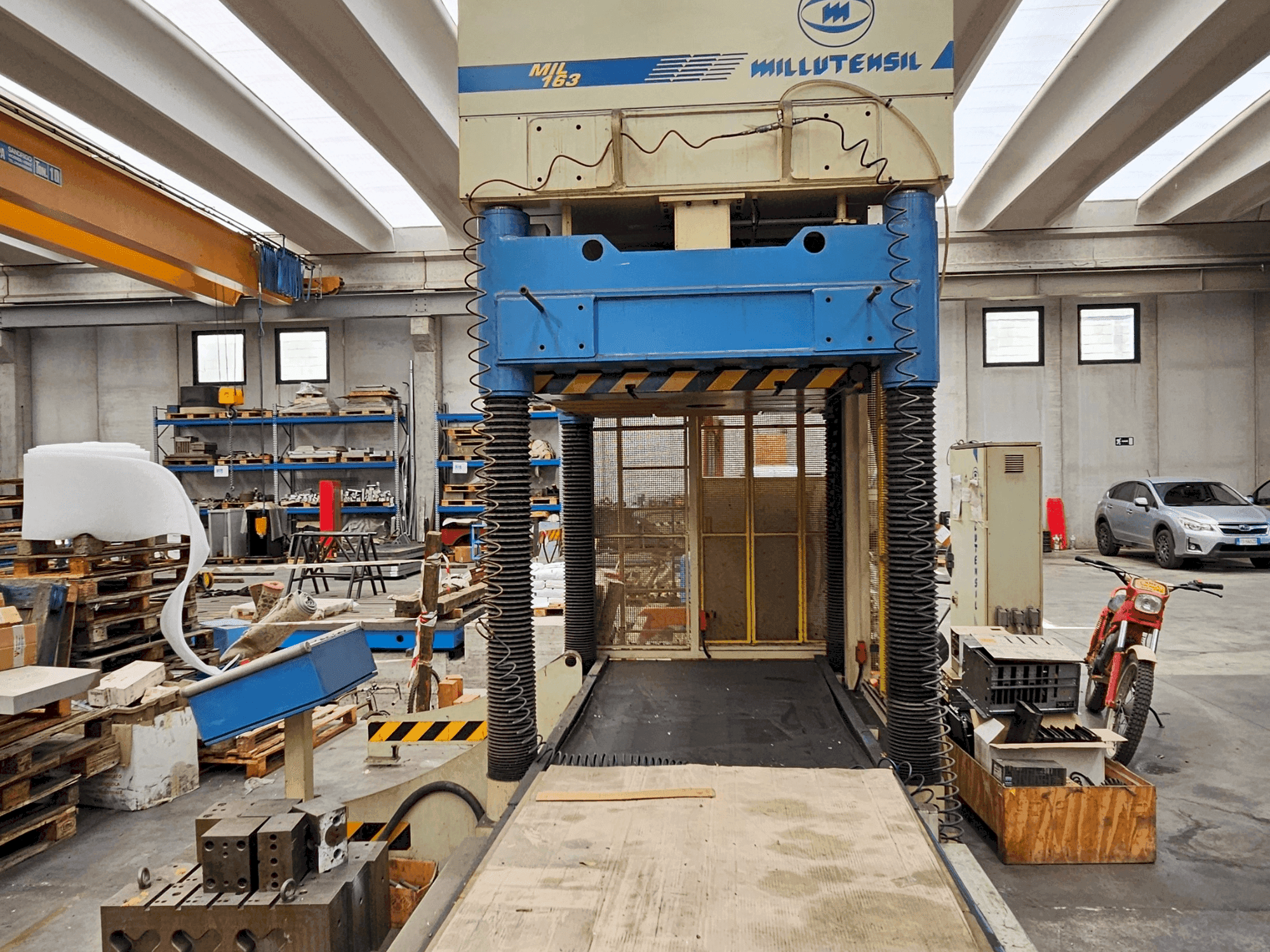 Čelní pohled  na MILLUTENSIL MIL163  stroj