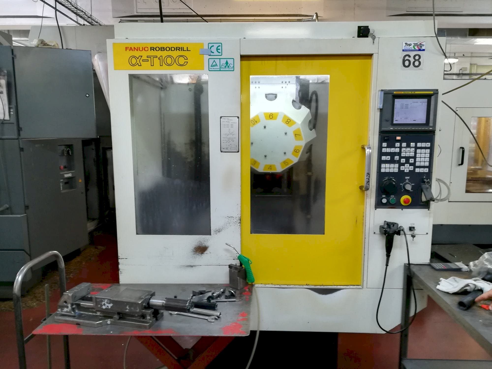 Čelní pohled na FANUC Robodrill alpha-T 10 C stroj