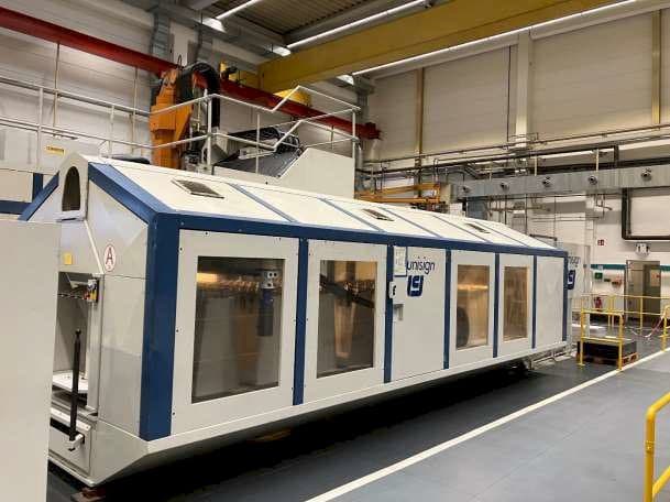 Čelní pohled  na Unisign UNICOM 8  stroj