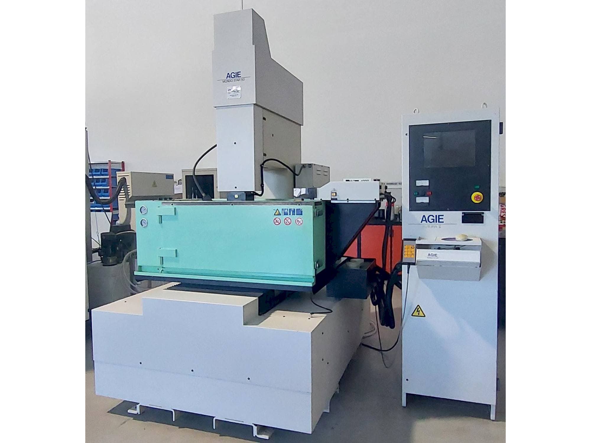 Čelní pohled na AGIE MONDO STAR 50 stroj