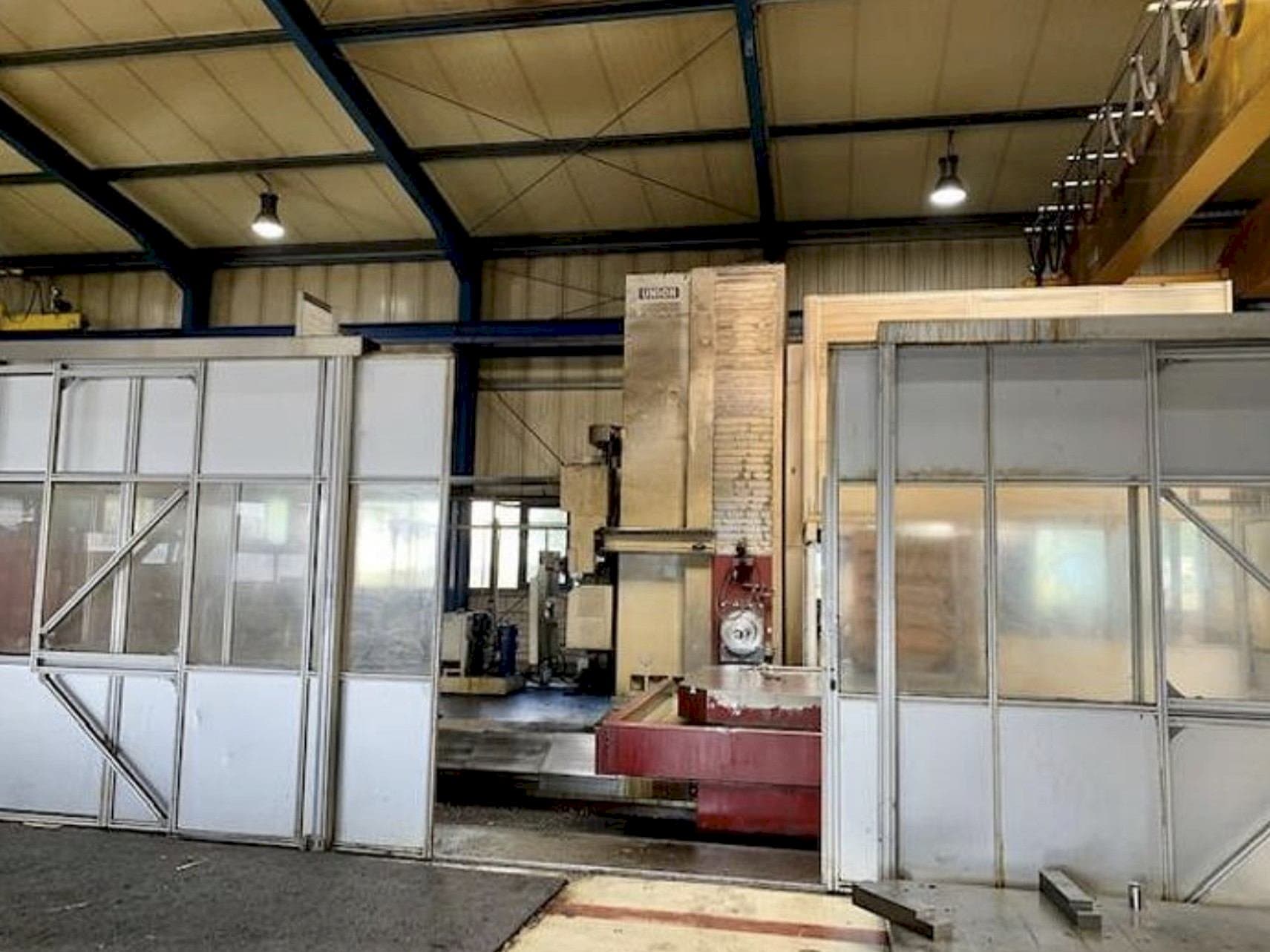 Čelní pohled  na UNION KC 150  stroj