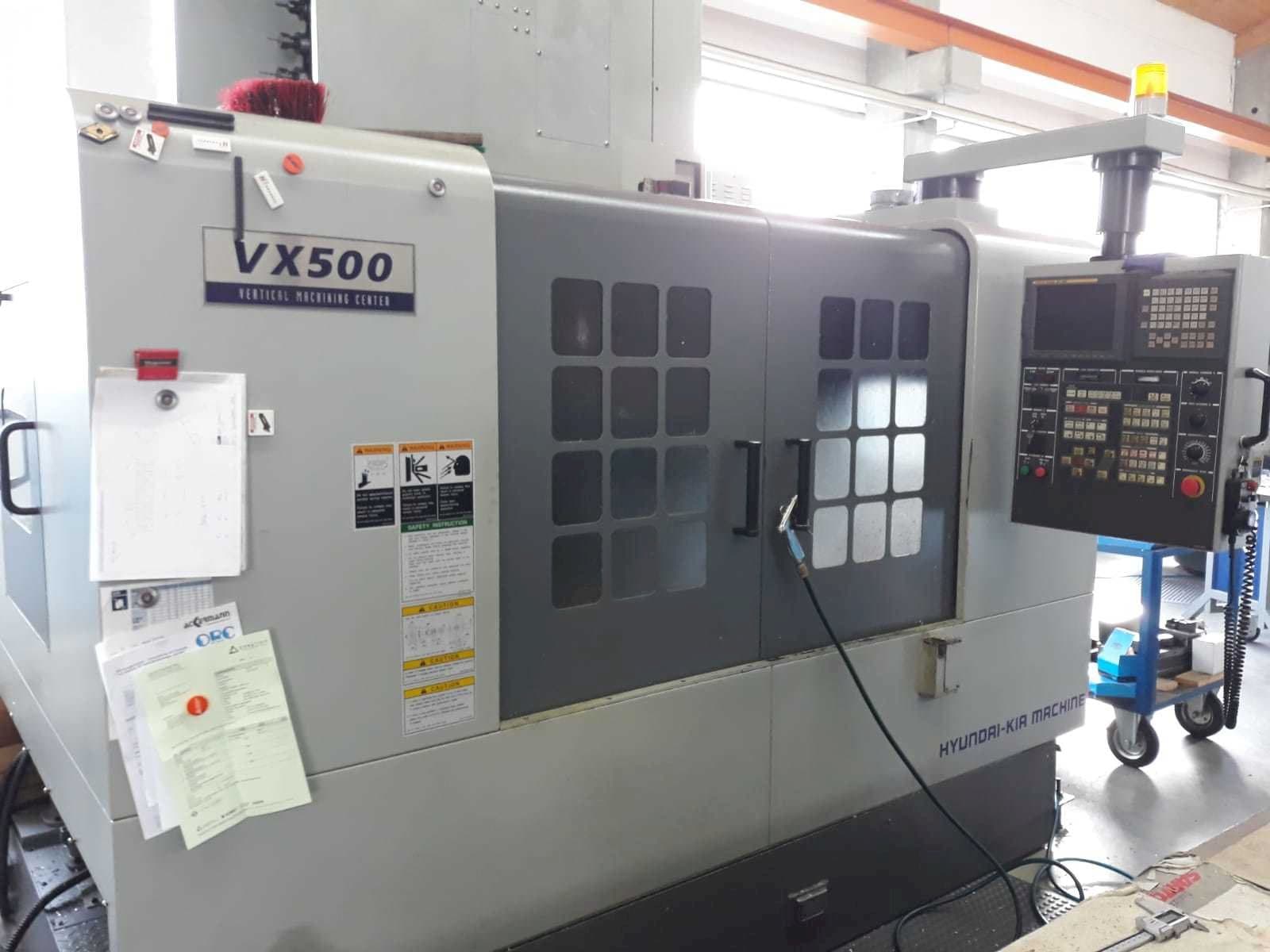 Čelní pohled na Hyundai Kia VX500 stroj