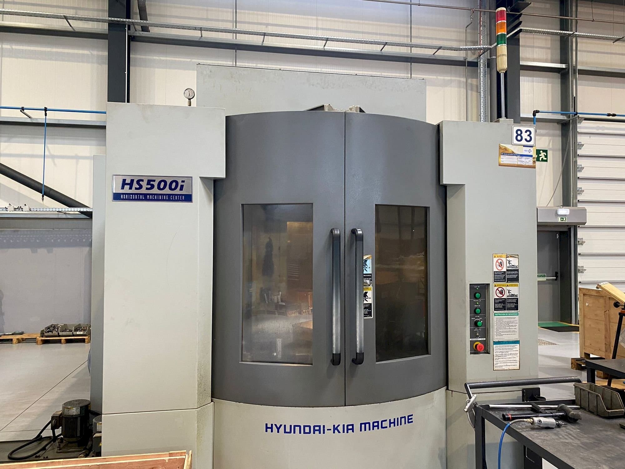 Čelní pohled  na Hyundai Kia HS500i  stroj