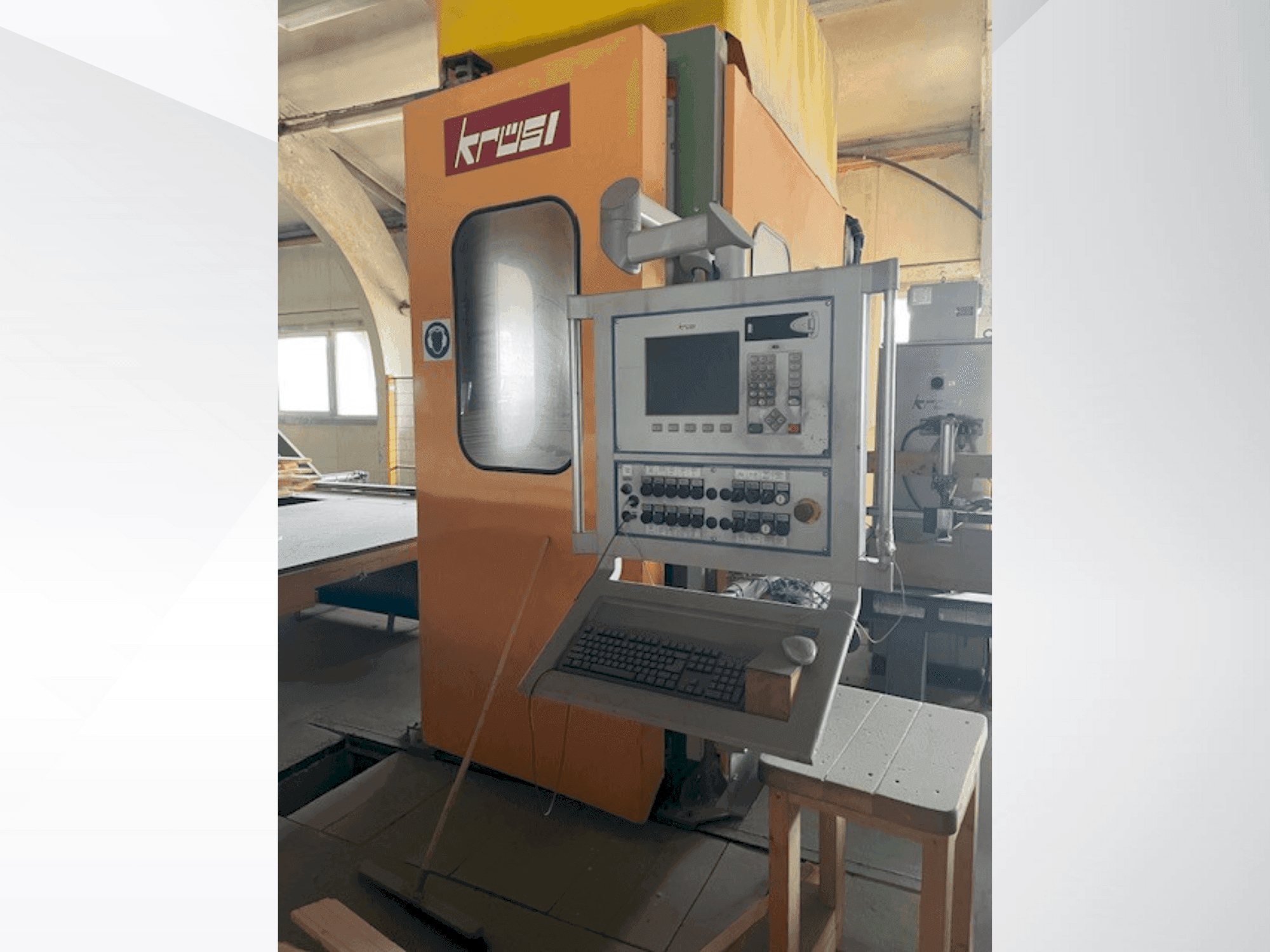 Čelní pohled  na KRÜSI KM-95 G1  stroj