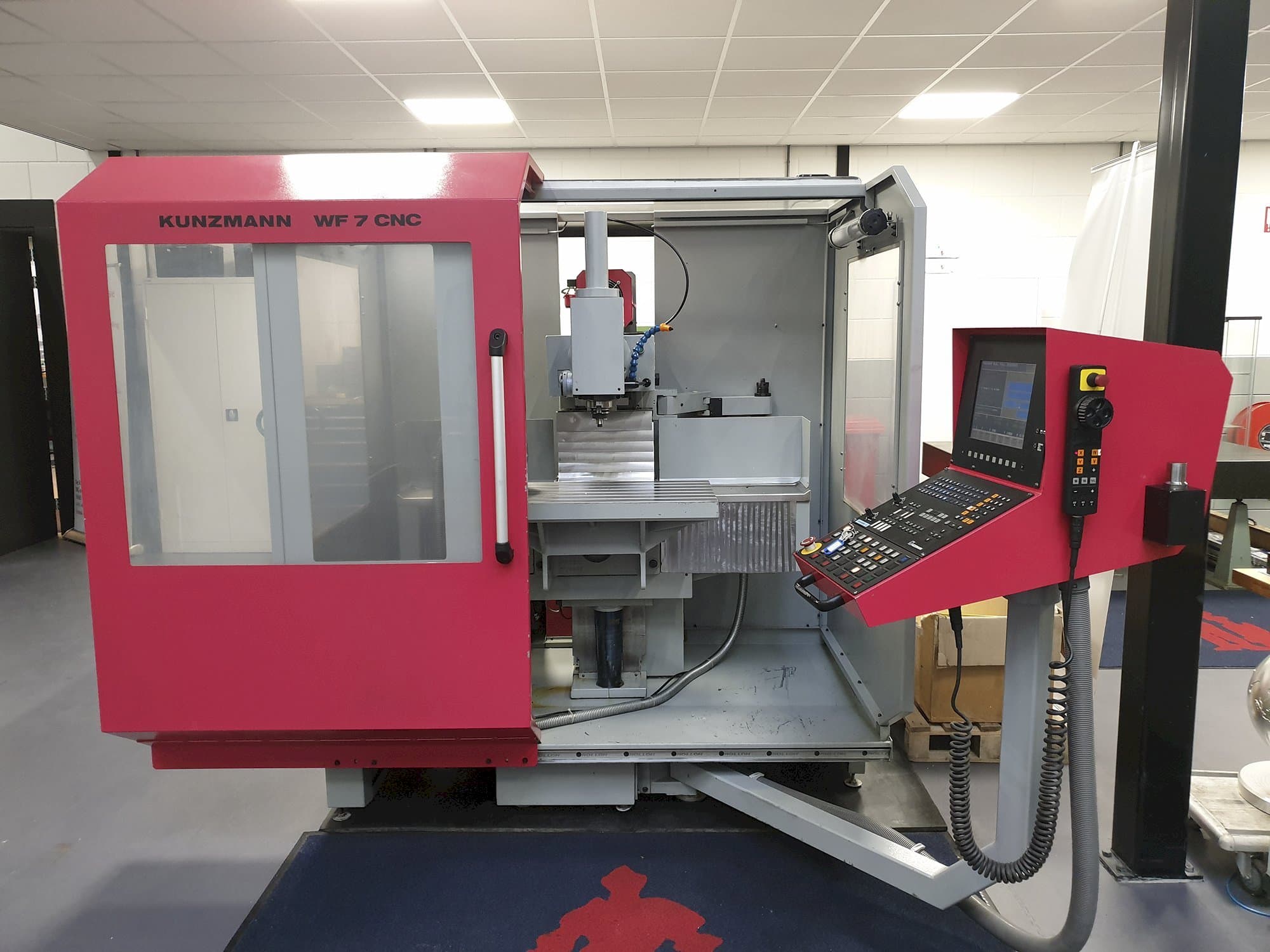 Čelní pohled na KUNZMANN WF 7 CNC stroj