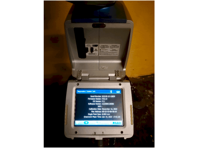 Čelní pohled  na Faro EDGE Measuring arm  stroj