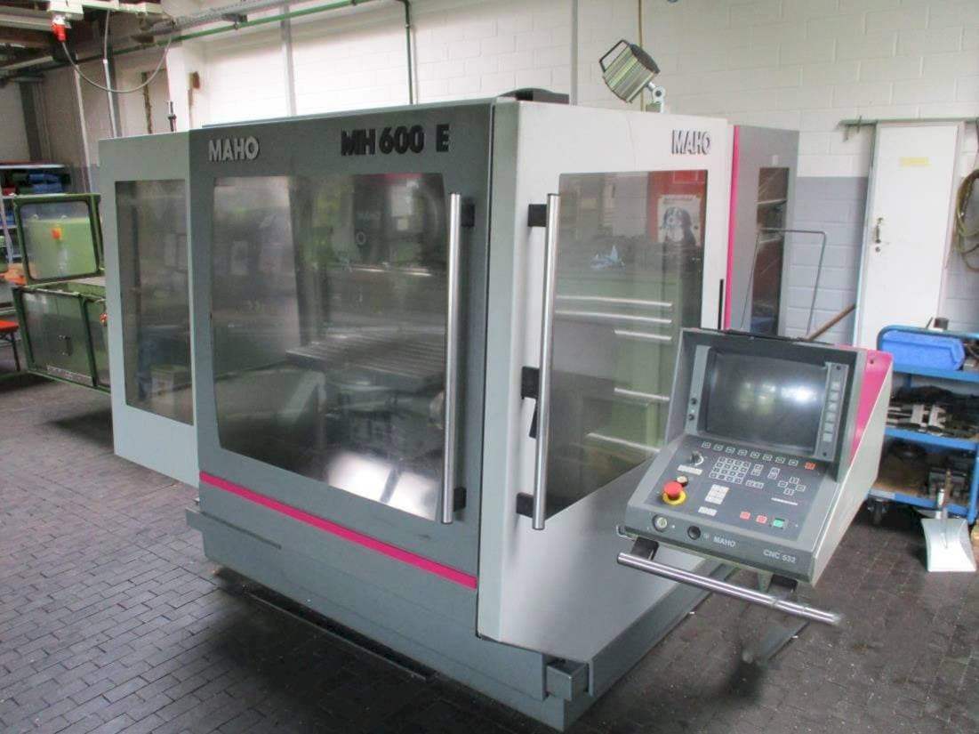 Čelní pohled na MAHO MAHO 600 E stroj