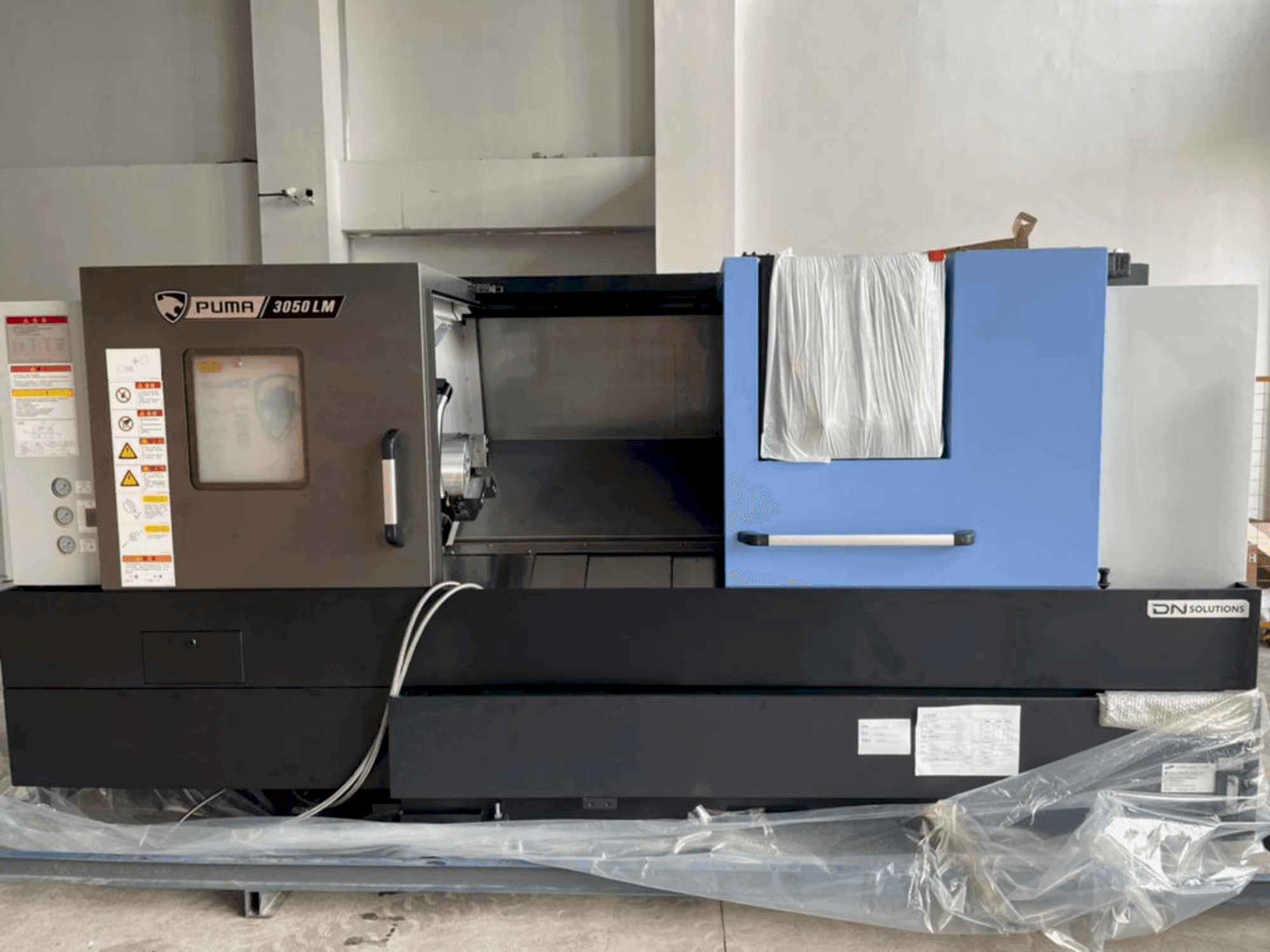 Čelní pohled  na DOOSAN PUMA 3050 LM  stroj