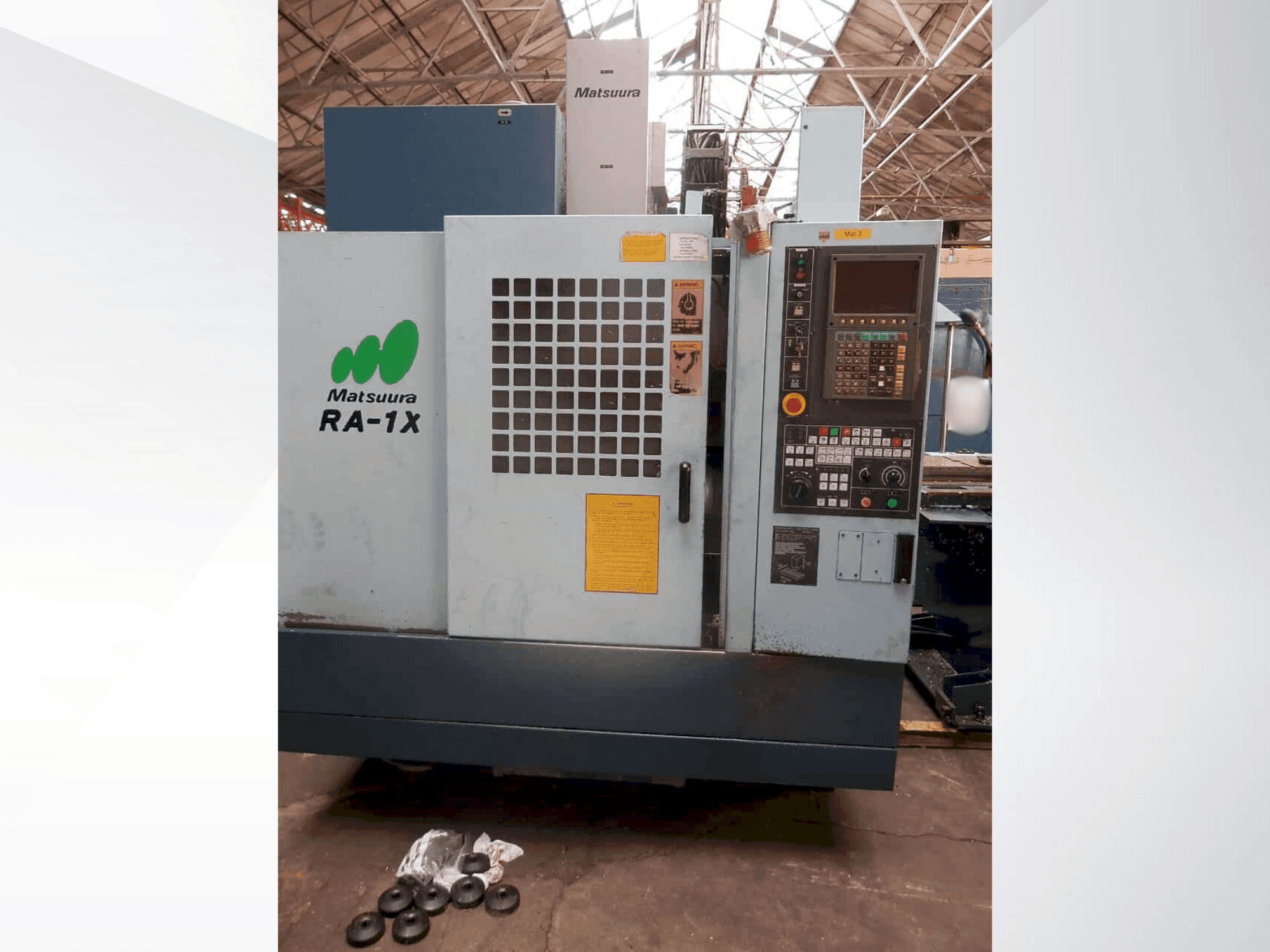 Čelní pohled  na Matsuura RA-1X Twin Pallet  stroj