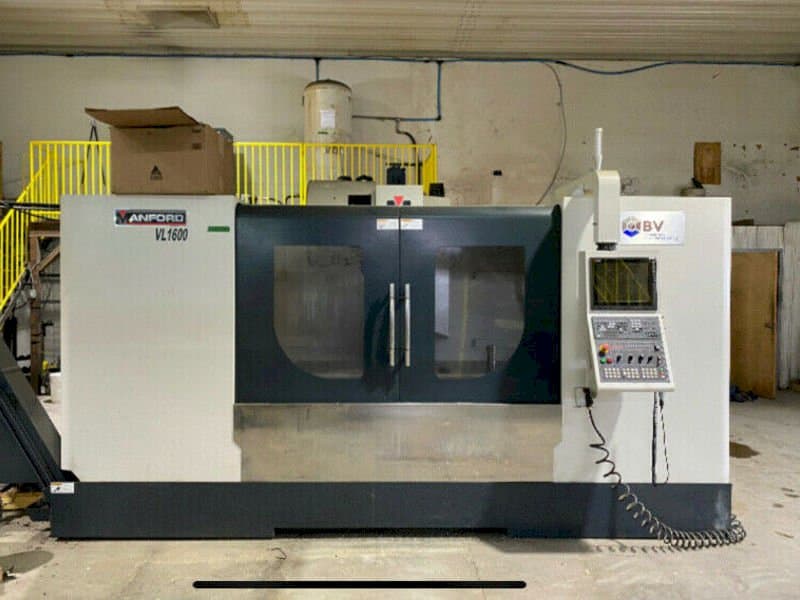 Čelní pohled na Manford VMC VL-1600 stroj