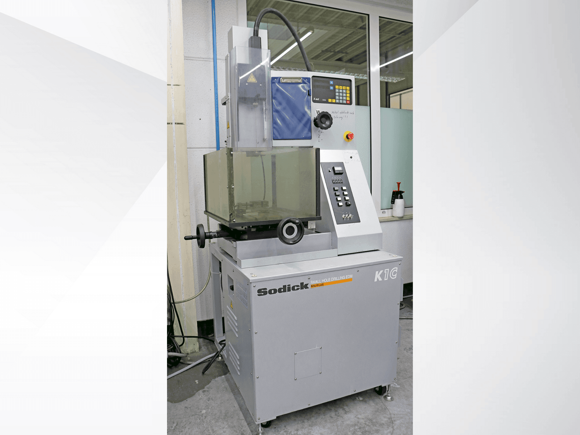 Čelní pohled  na Sodick KIC  stroj