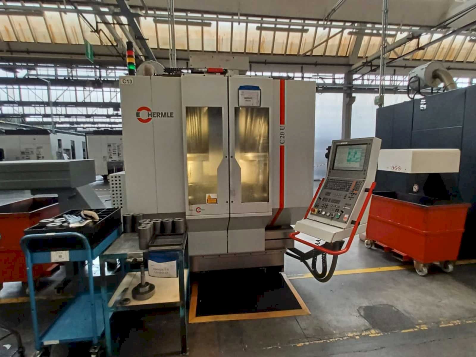 Čelní pohled na HERMLE C20U stroj