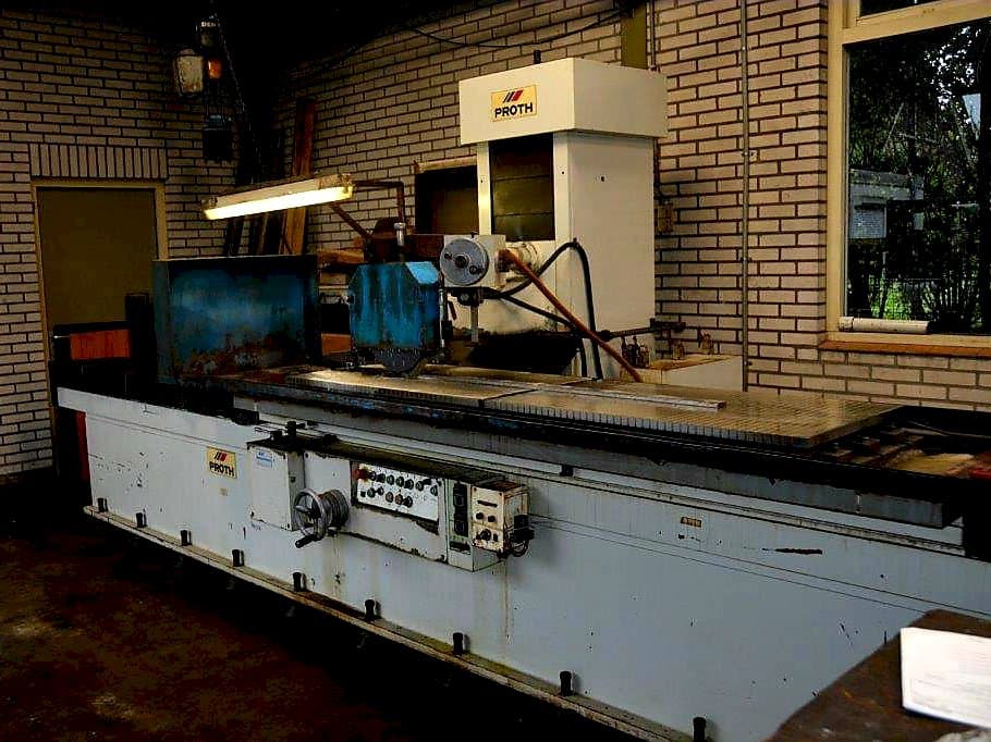 Pravý pohled  na Proth PSGC-60220AHR stroj