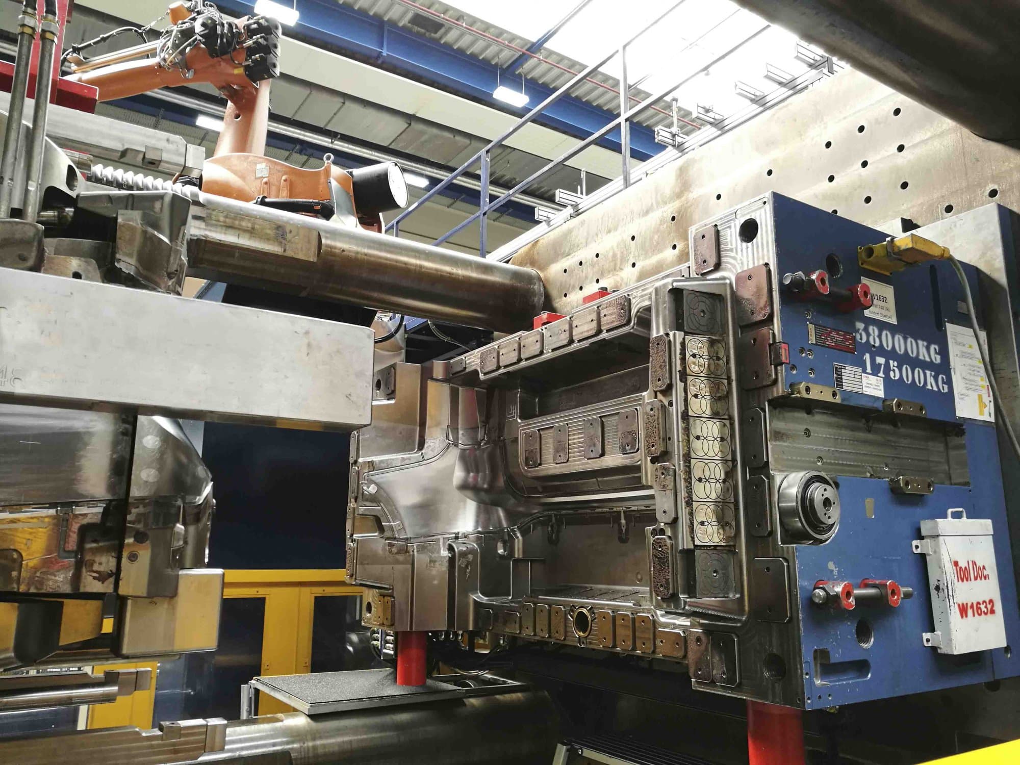 Čelní pohled 1 na Husky E 3650 RS 170/155 stroj