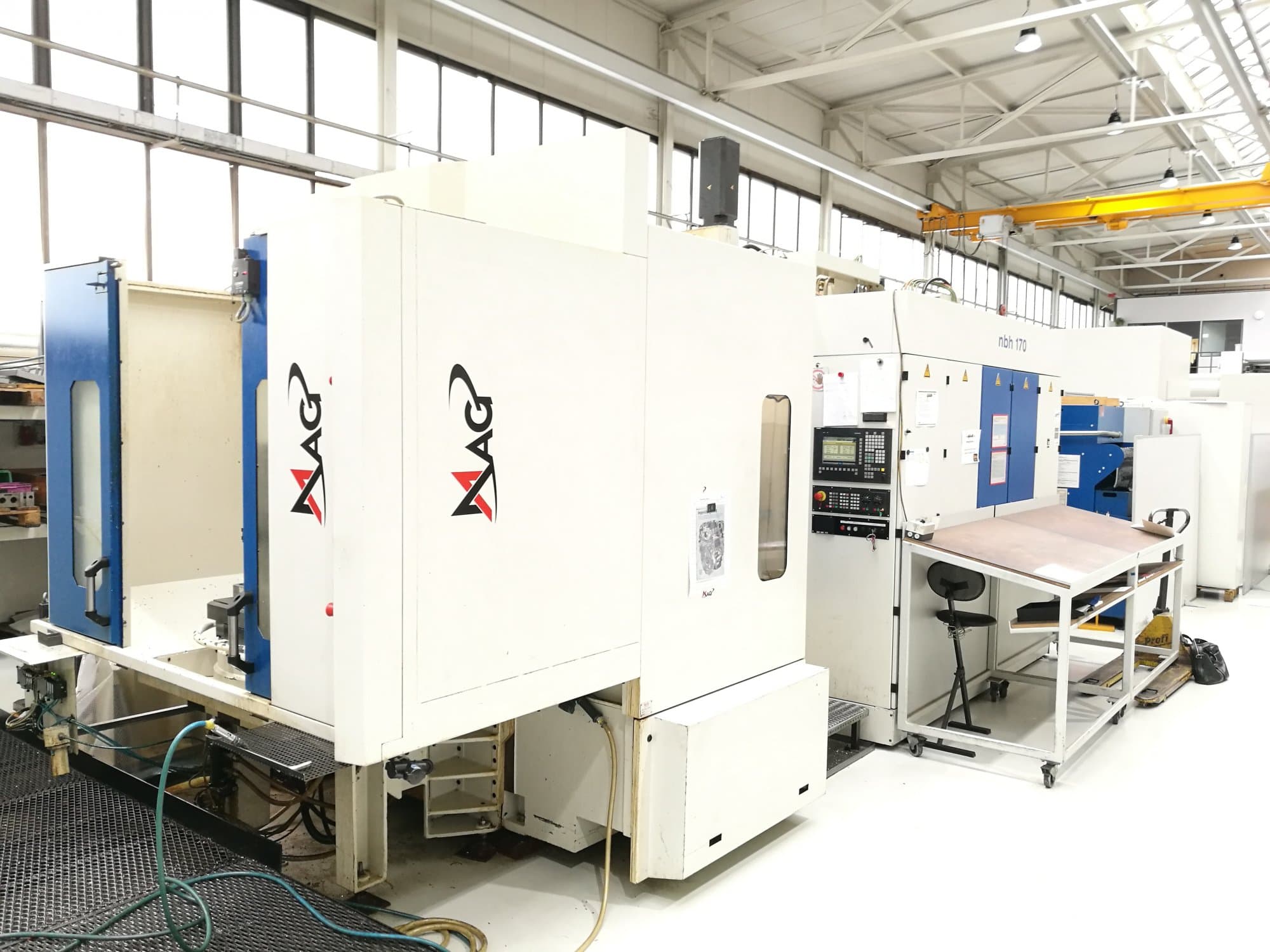 Levý pohled na Hueller Hille NBH 170 stroj