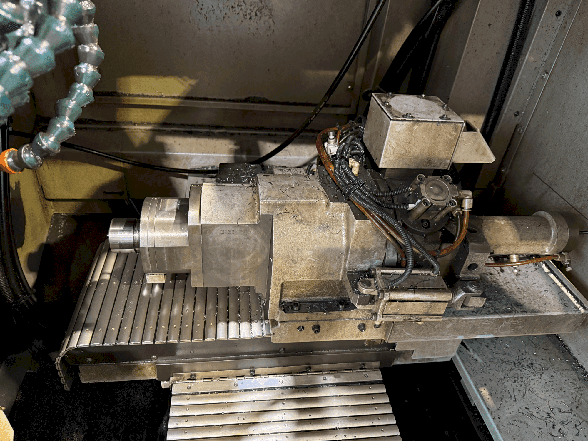 Čelní pohled na TSUGAMI HS207 stroj