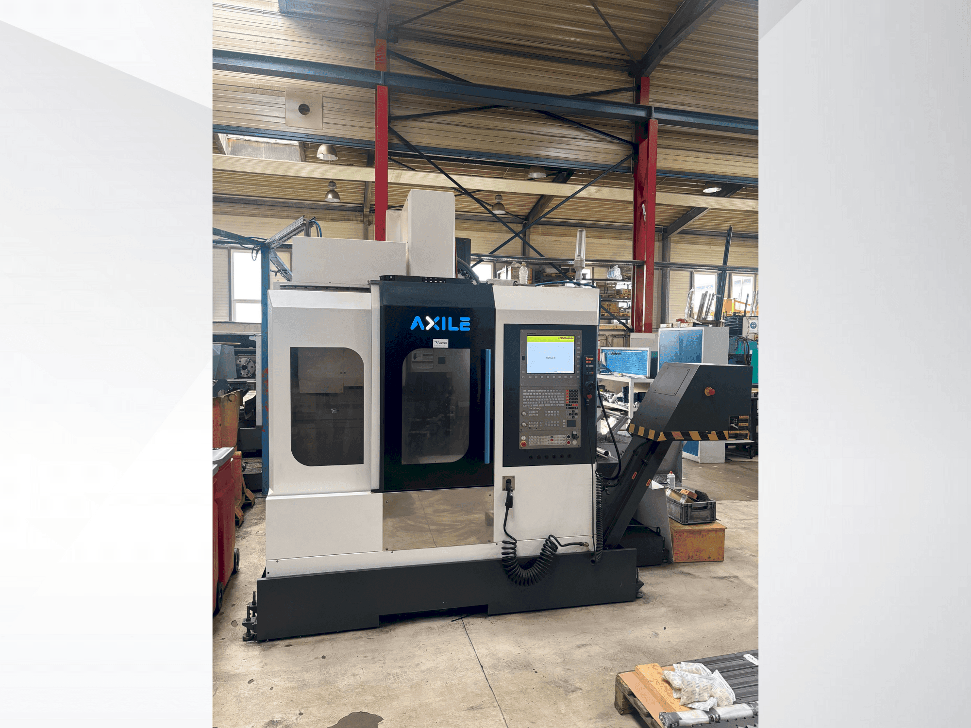 Čelní pohled na AXILE V4 stroj